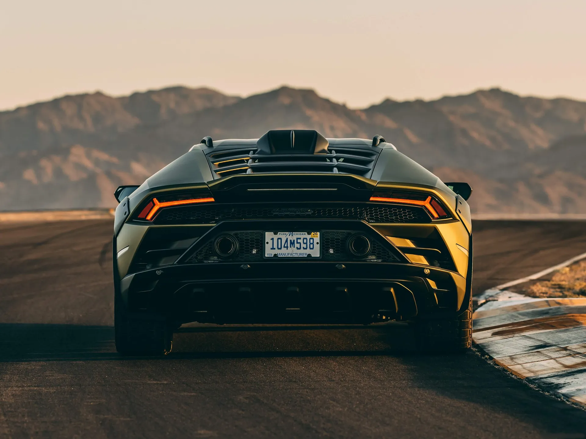 Lamborghini Huracan Sterrato (2024) – zezadu