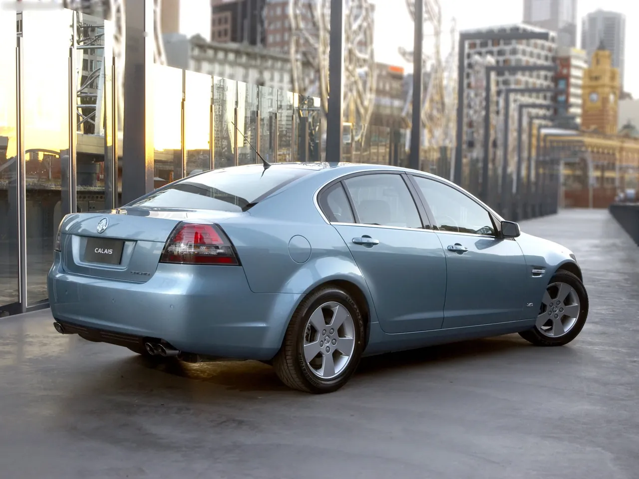 Holden VE Commodore Calais (2006) – zadní tříčtvrteční pohled