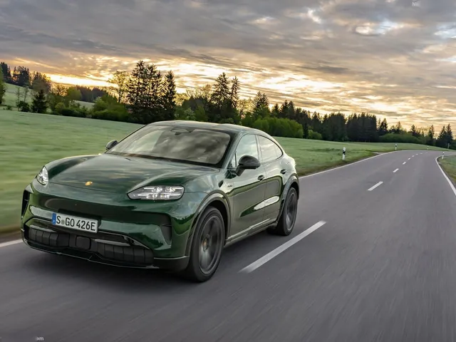 Porsche Cayenne S Coupe Electric (2027)