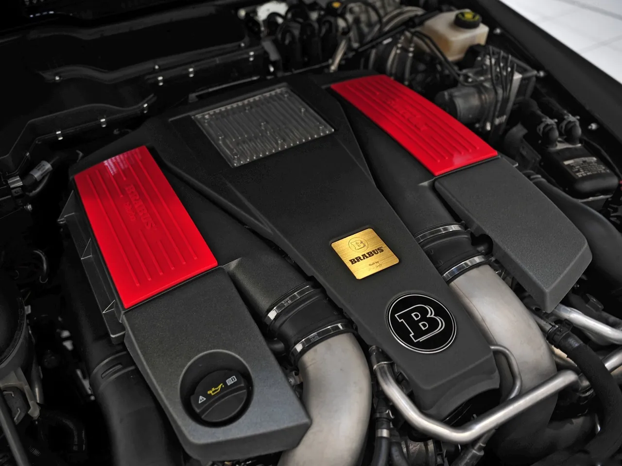 Brabus B63-620 Widestar (2013) – motorový prostor