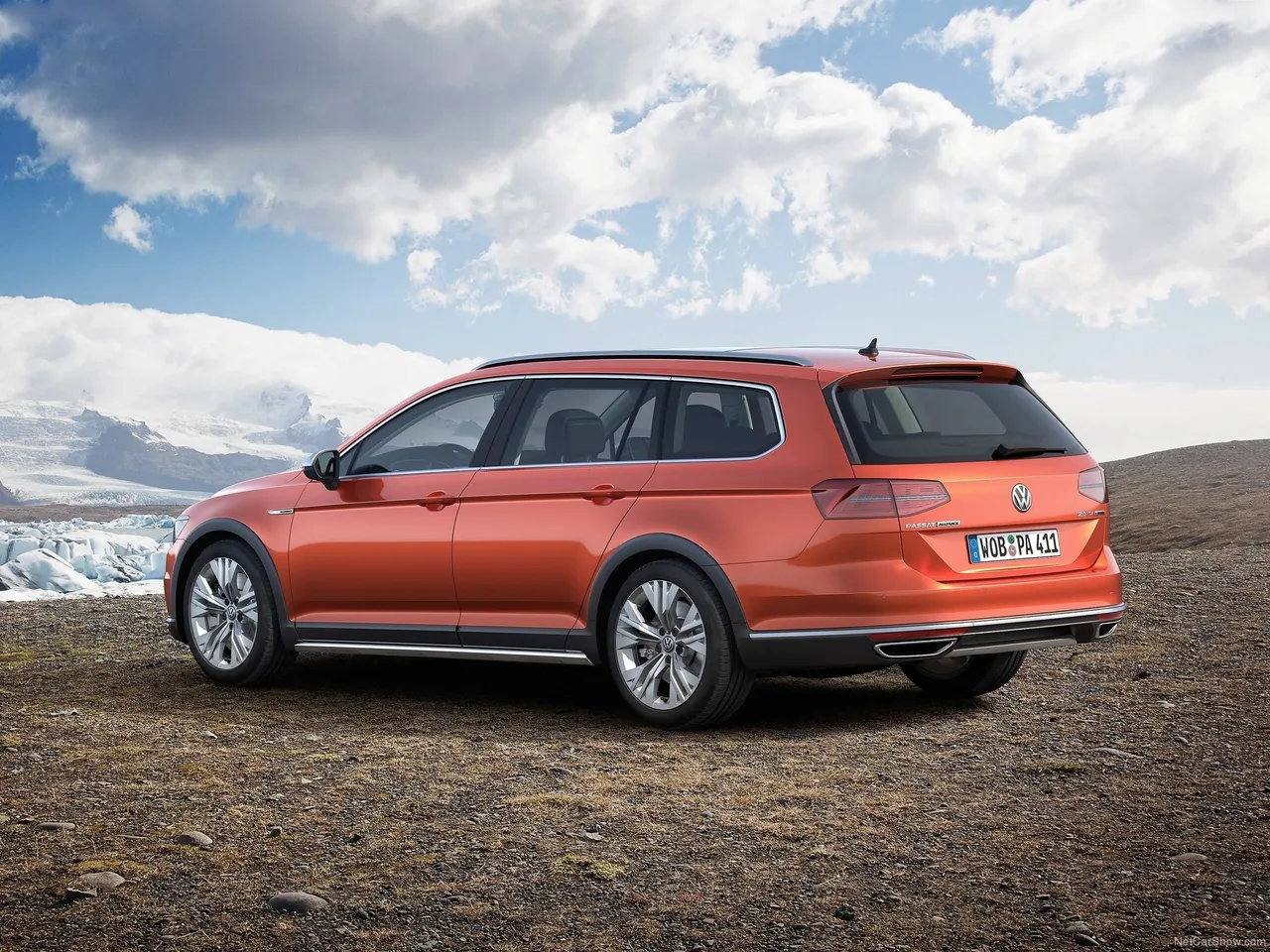 Volkswagen Passat Alltrack (2016) – zadní tříčtvrteční pohled