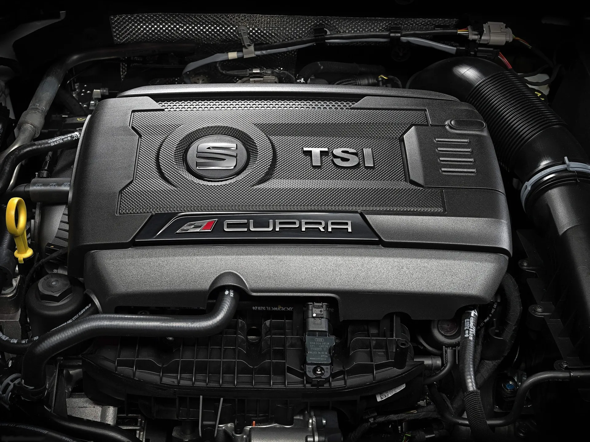 Seat Leon ST Cupra (2017) – motorový prostor