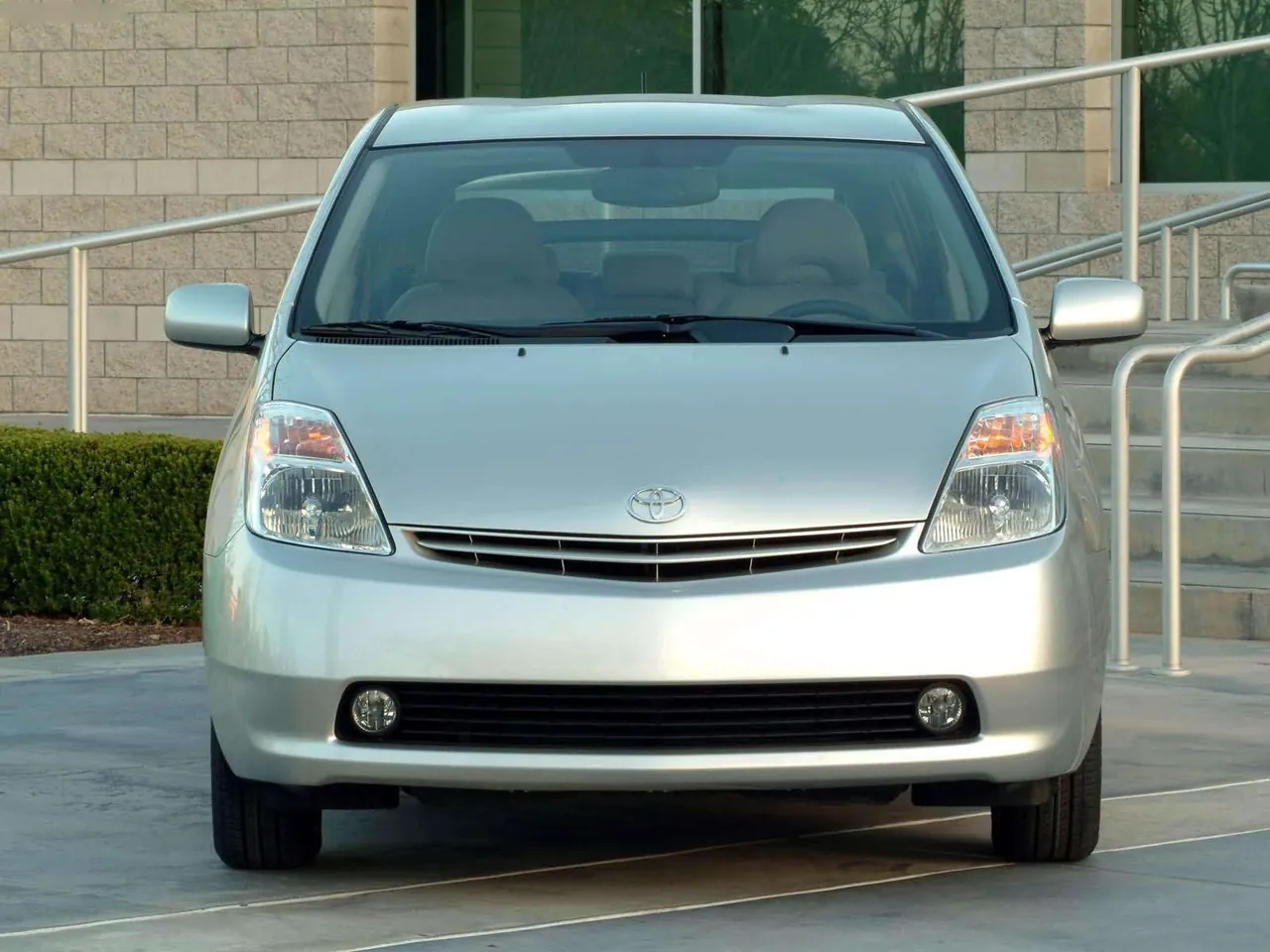 Toyota Prius (2004) - Front