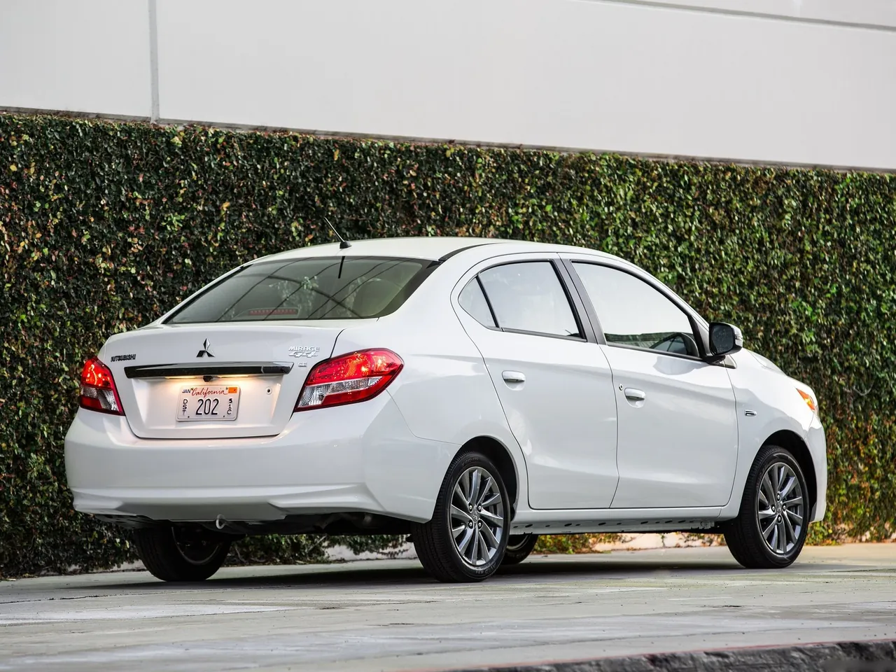 Mitsubishi Mirage G4 (2017) – zadní tříčtvrteční pohled