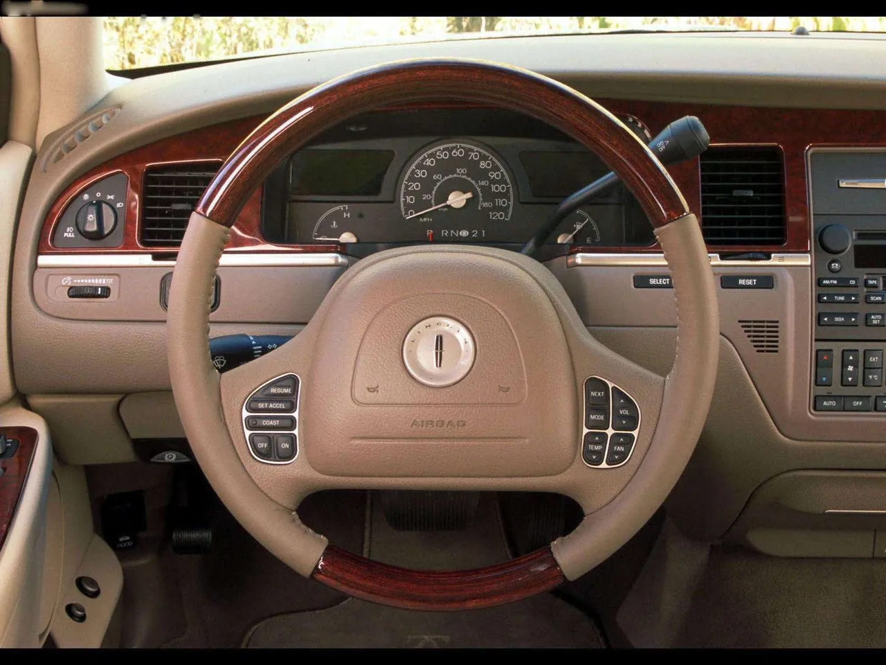 Lincoln Town Car (2003) – interiér
