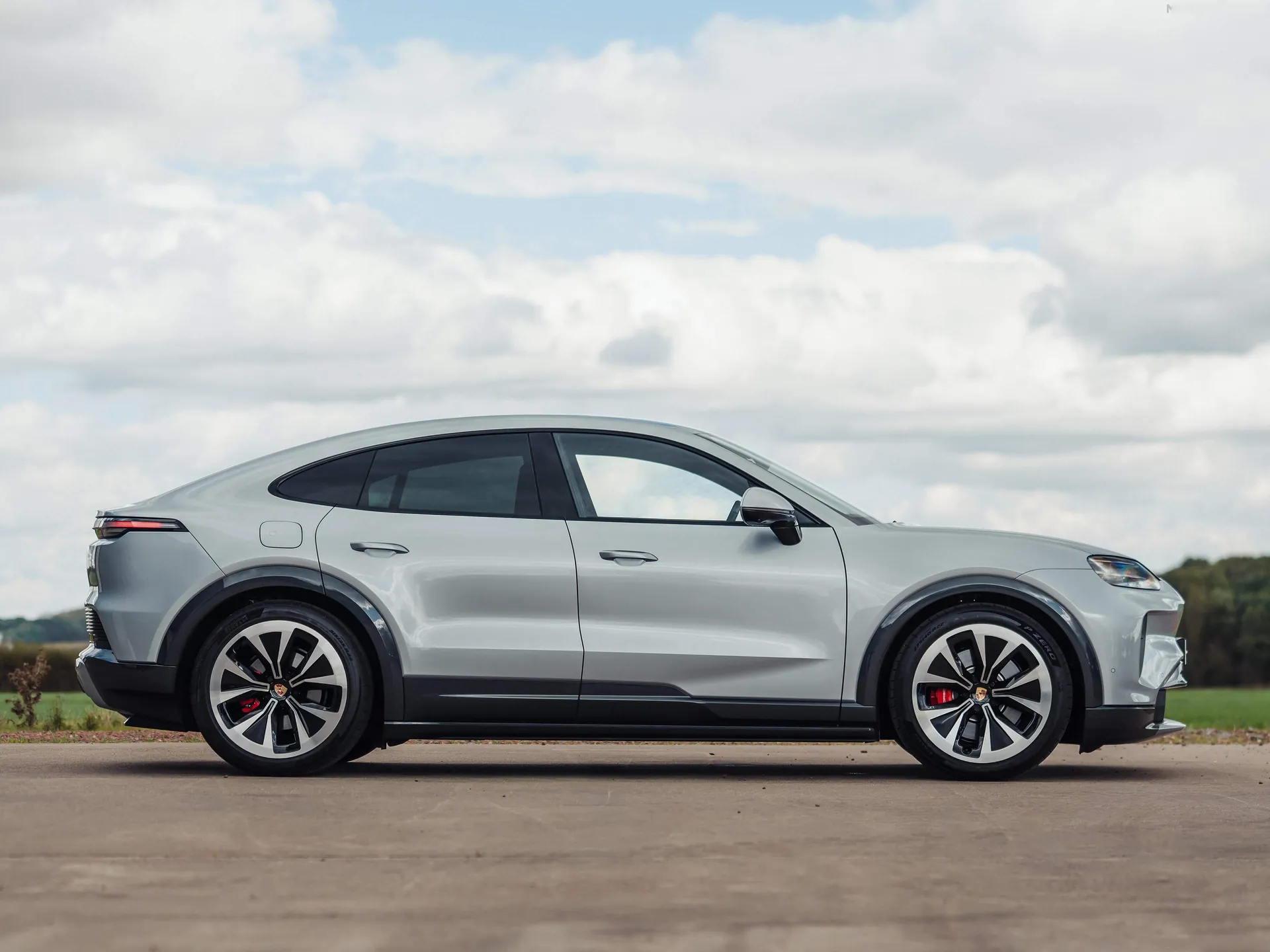 Porsche Cayenne S Coupe Electric [UK] (2027) – boční profil