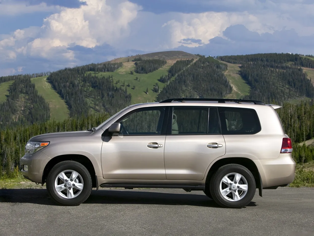 Toyota Land Cruiser (2008) – boční profil