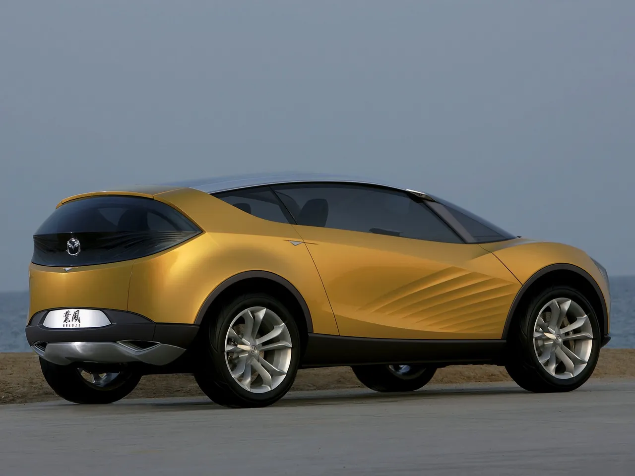 Mazda Hakaze Concept (2007) – zadní tříčtvrteční pohled