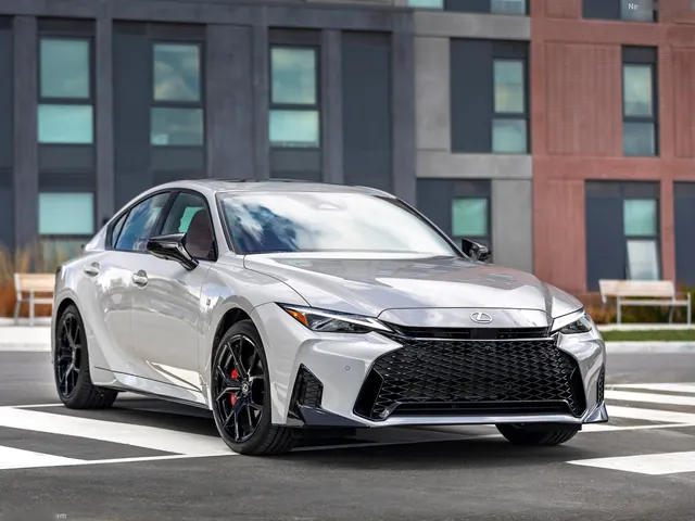 Lexus IS 350 (2026)
