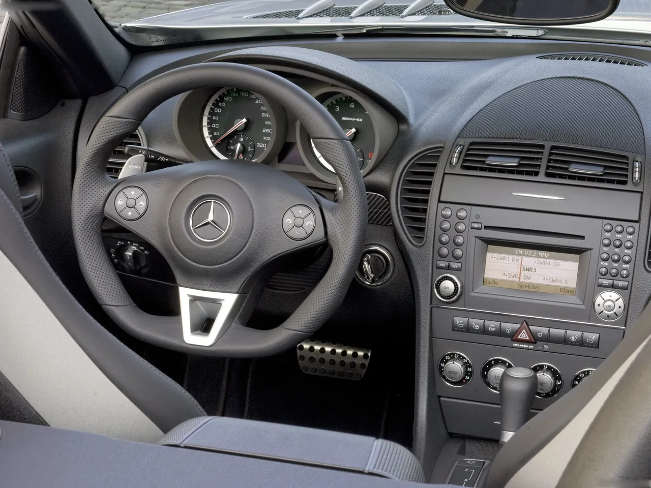 Mercedes-Benz SLK 55 AMG (2008) – interiér