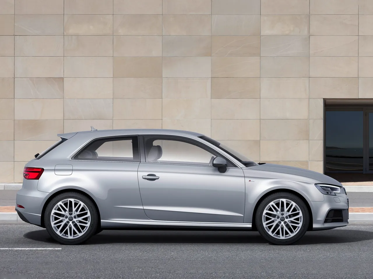 Audi A3 (2017) – boční profil