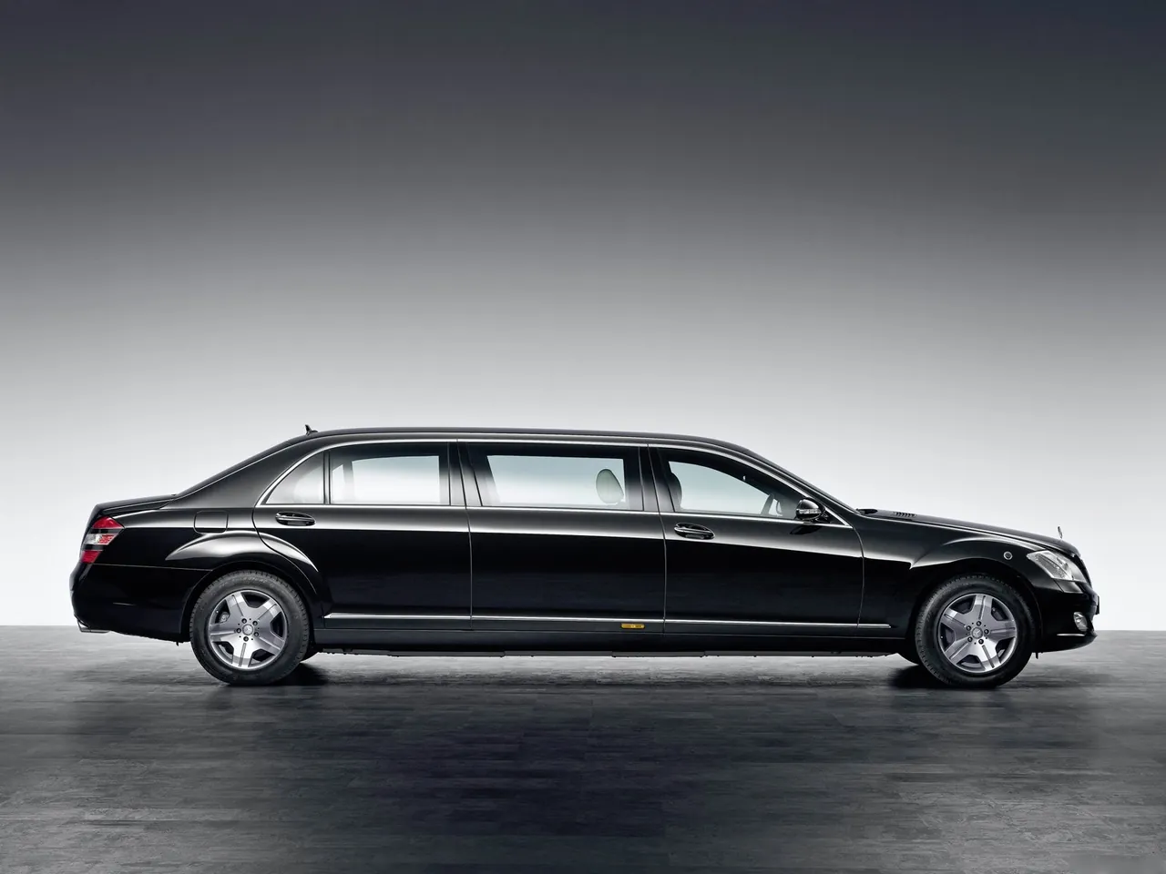 Mercedes-Benz S 600 Guard Pullman (2008) - Side Profile