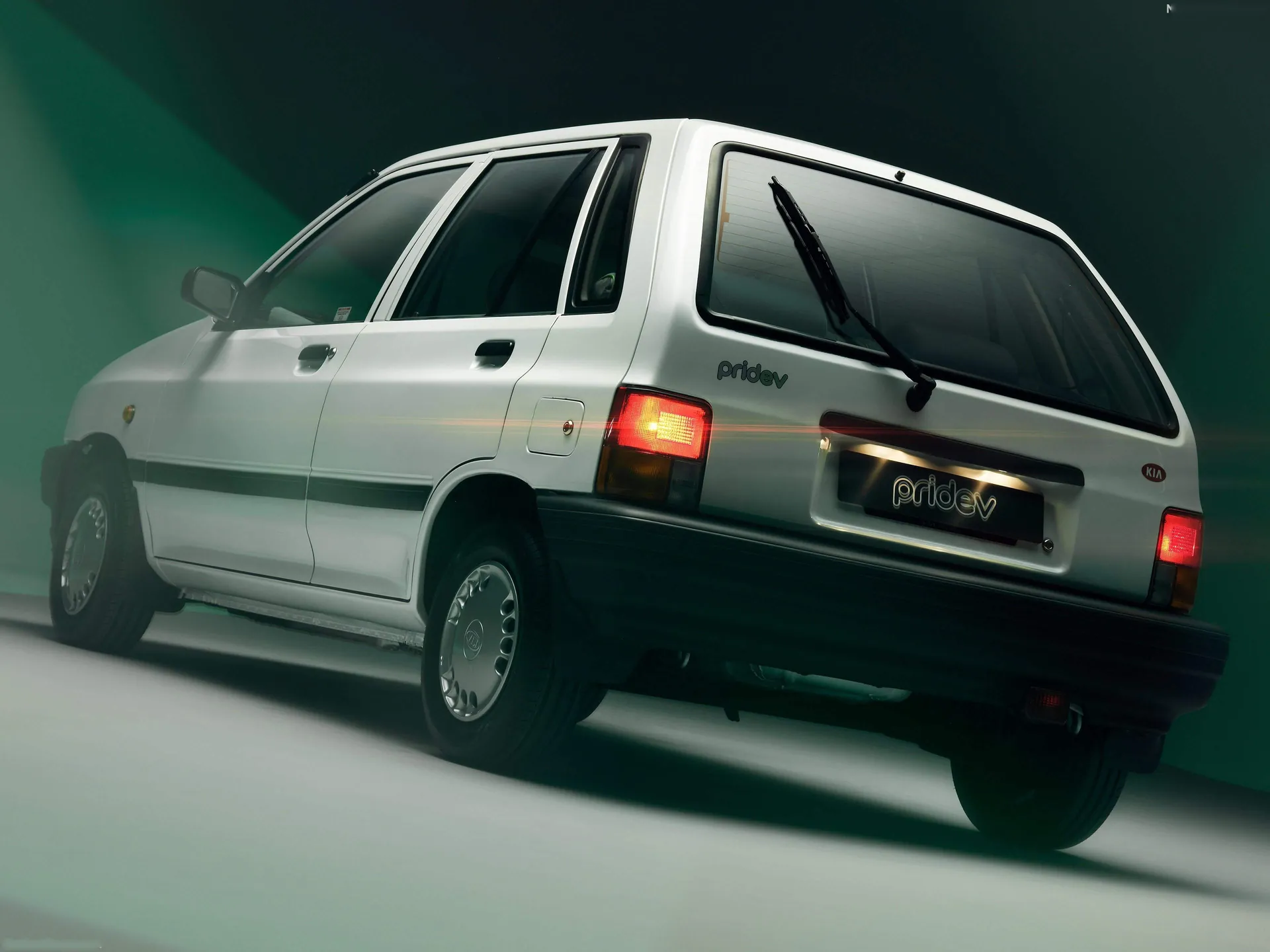Kia Pride EV Concept (2024) – zadní tříčtvrteční pohled