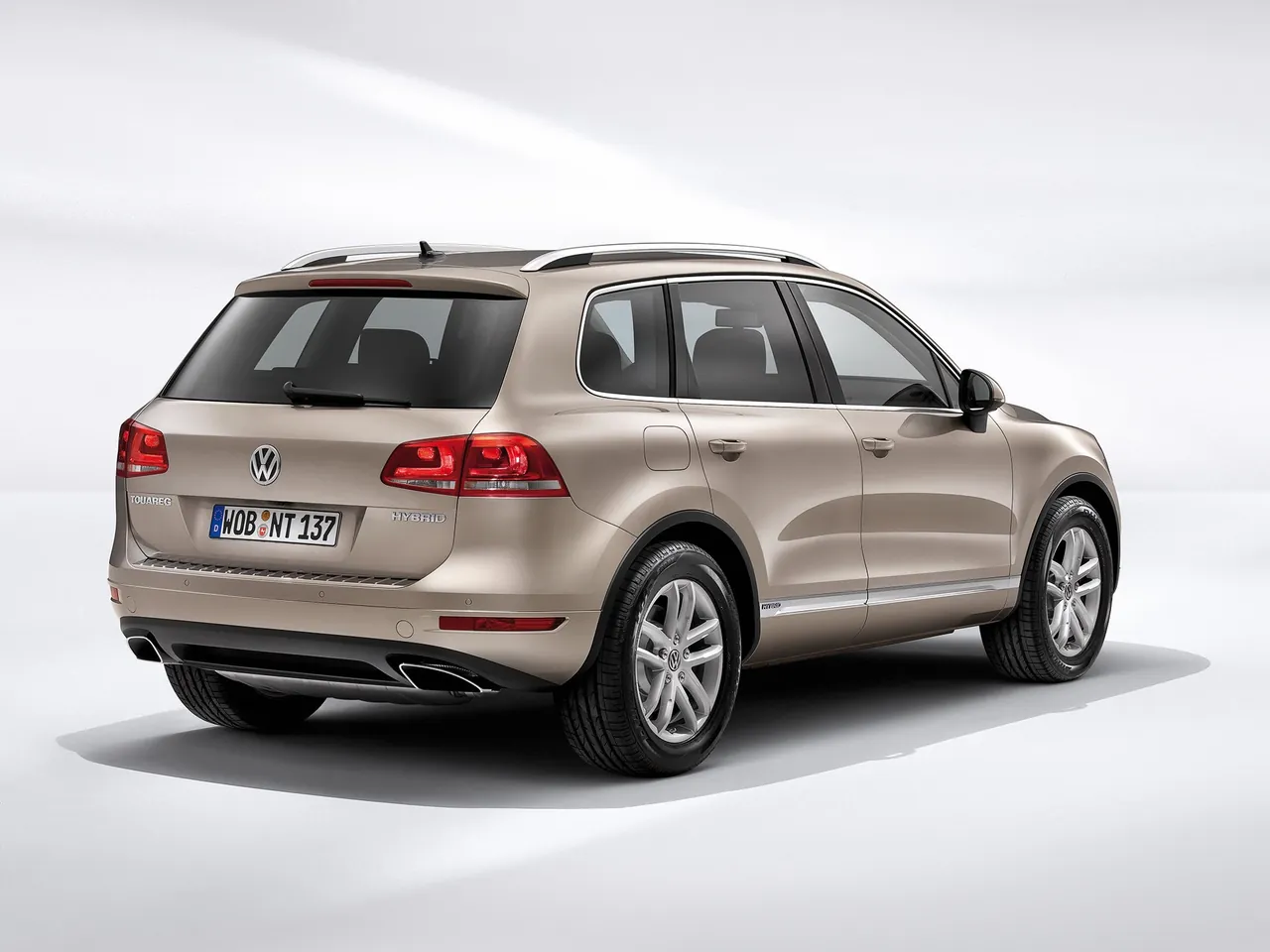 Volkswagen Touareg (2011) - Rear Three-Quarter