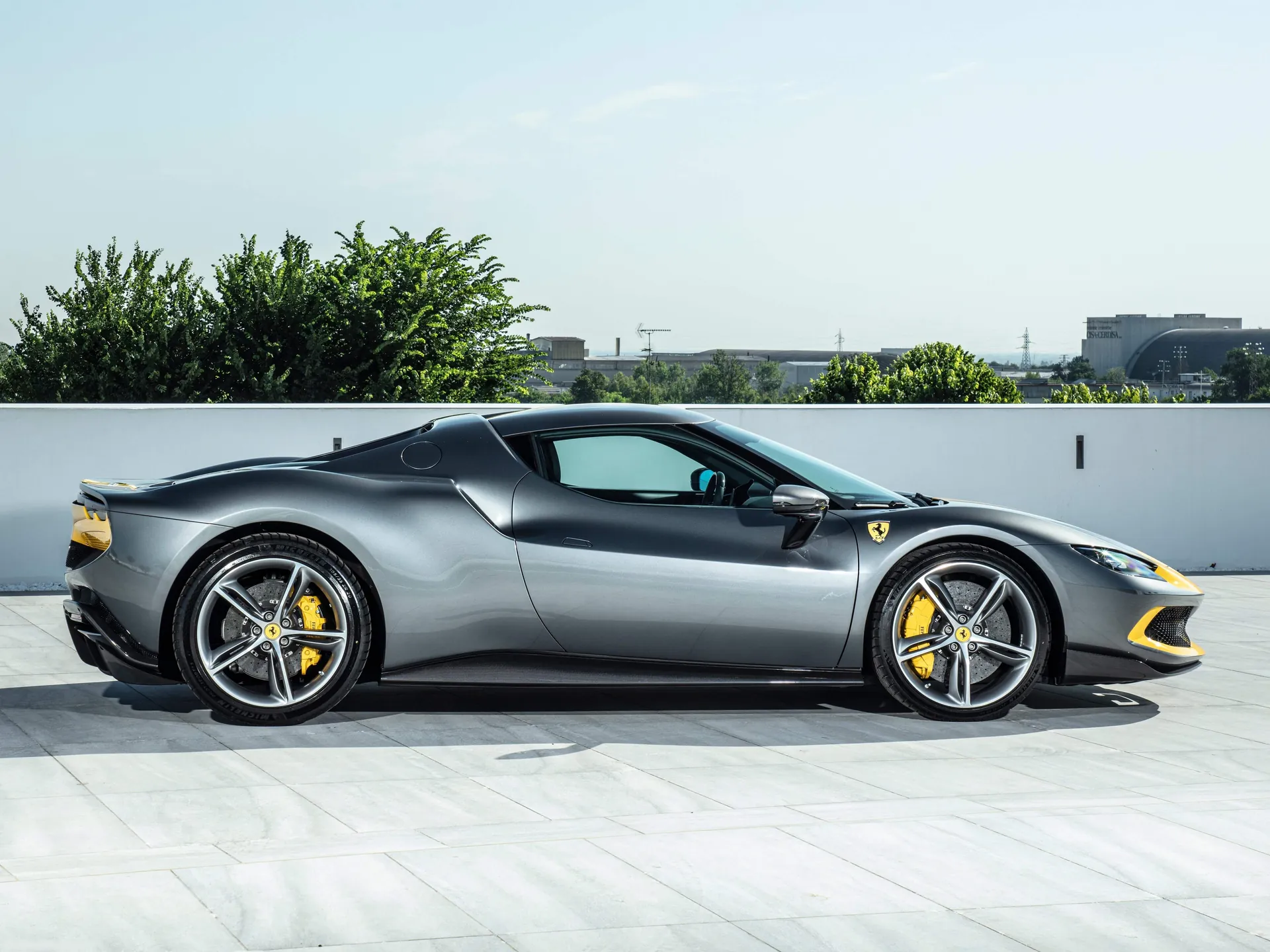 Ferrari 296 GTB (2022) – boční profil