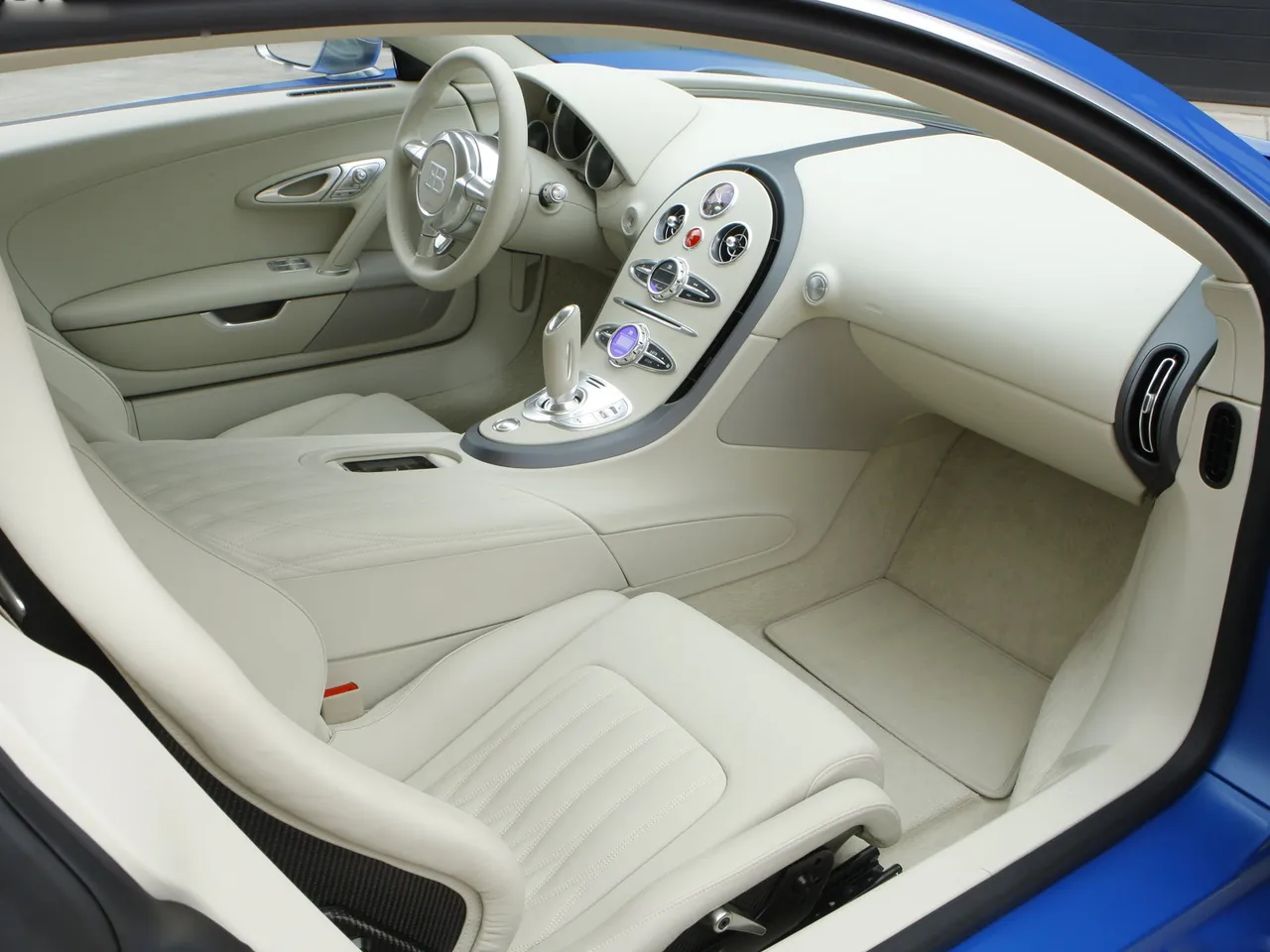 Bugatti Veyron Bleu Centenaire (2009) – interiér