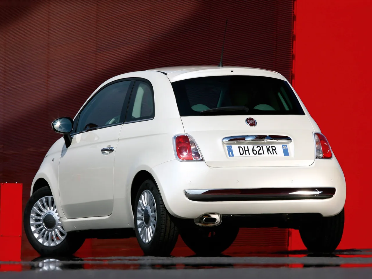 Fiat 500 (2008) – zadní tříčtvrteční pohled