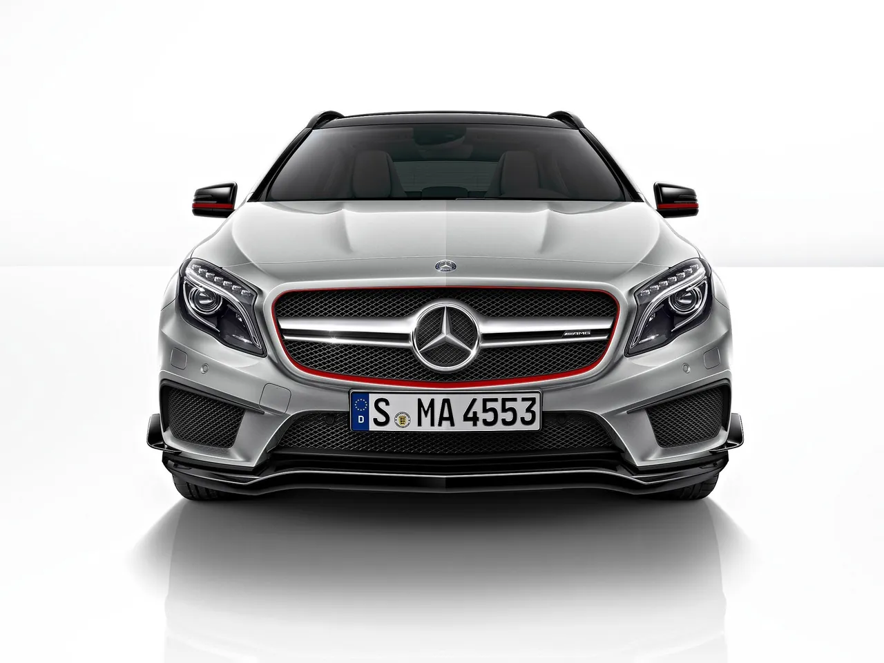 Mercedes-Benz GLA45 AMG (2015) - Front