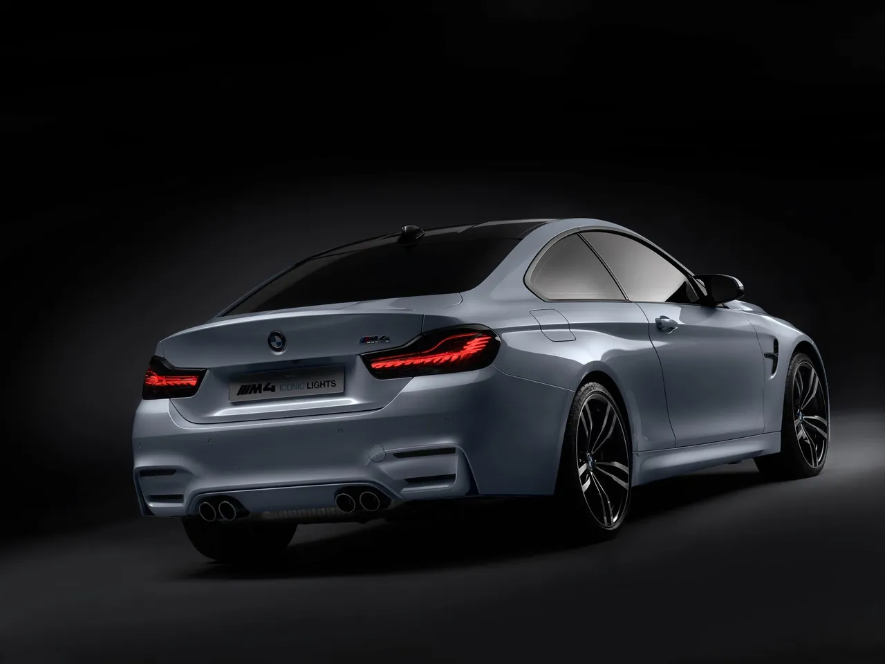 BMW M4 Iconic Lights Concept (2015) – zadní tříčtvrteční pohled