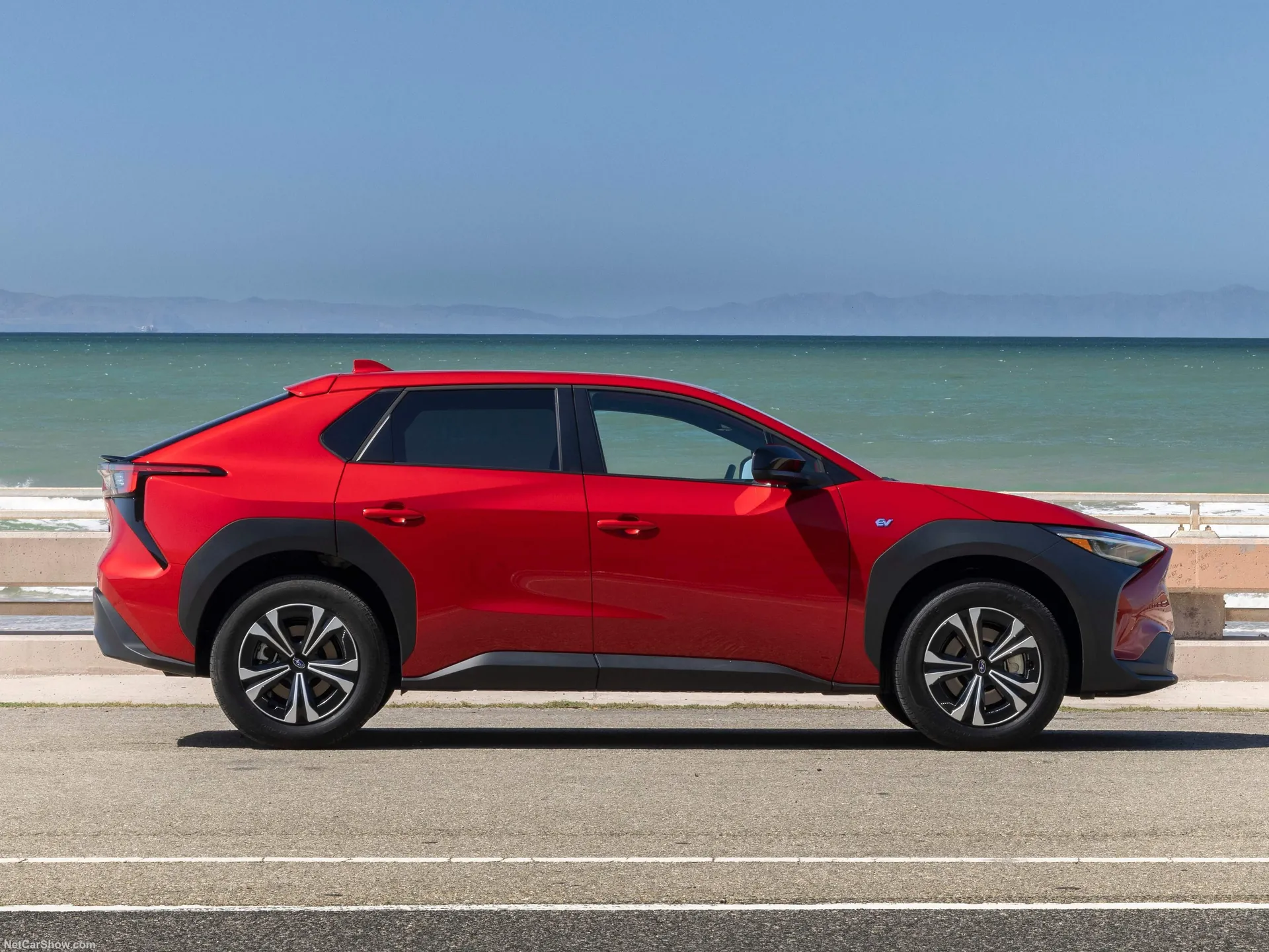 Subaru Solterra (2023) – boční profil