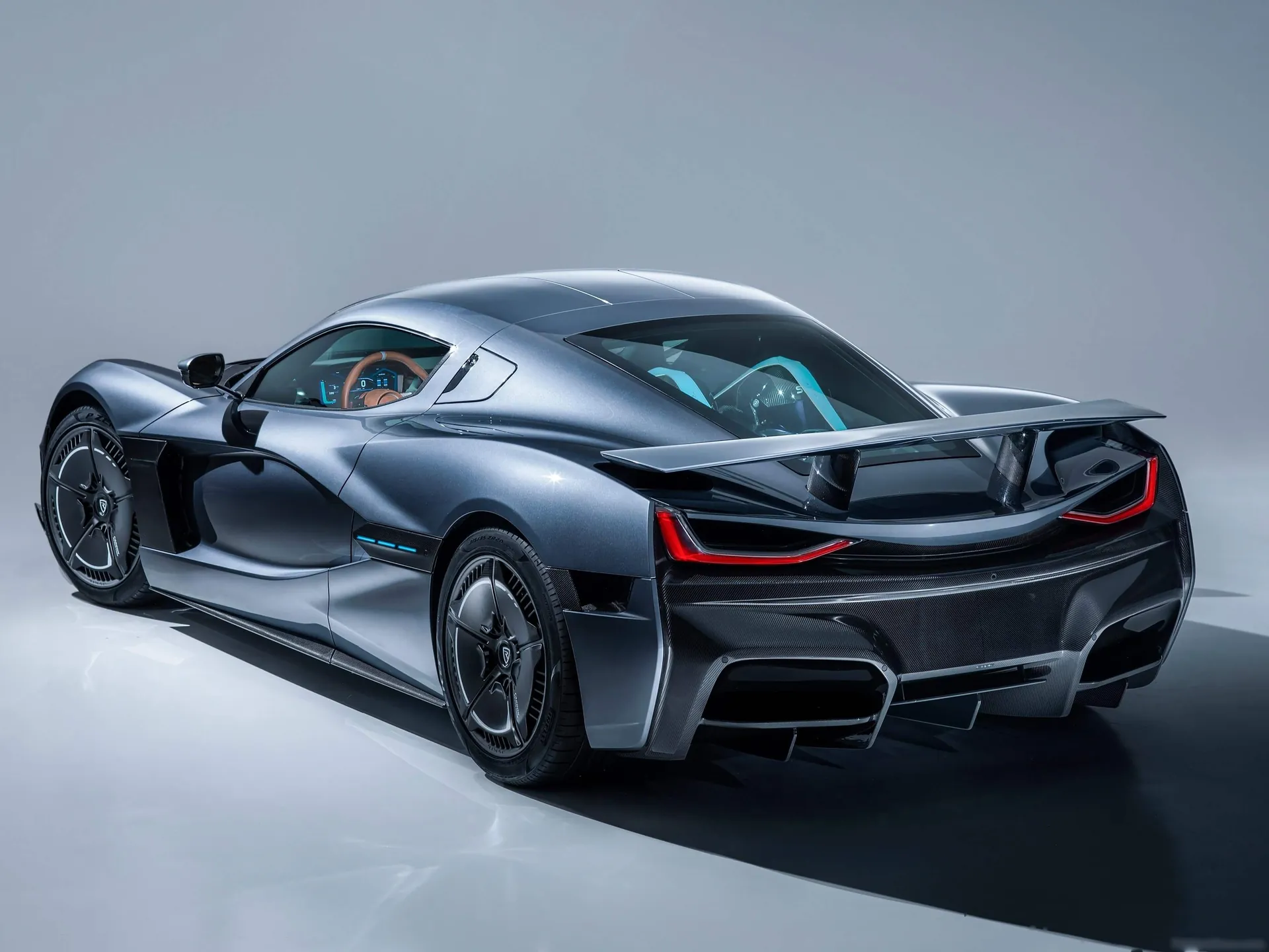 Rimac C Two Concept (2018) – zadní tříčtvrteční pohled