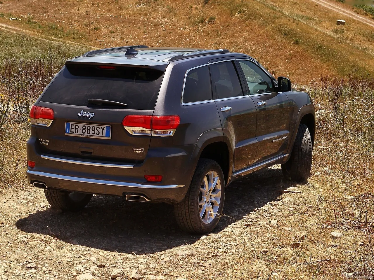 Jeep Grand Cherokee [EU] (2014) – zadní tříčtvrteční pohled