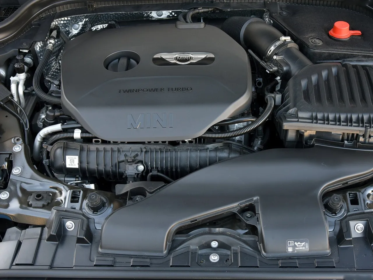 Mini Cooper S Convertible (2016) – motorový prostor