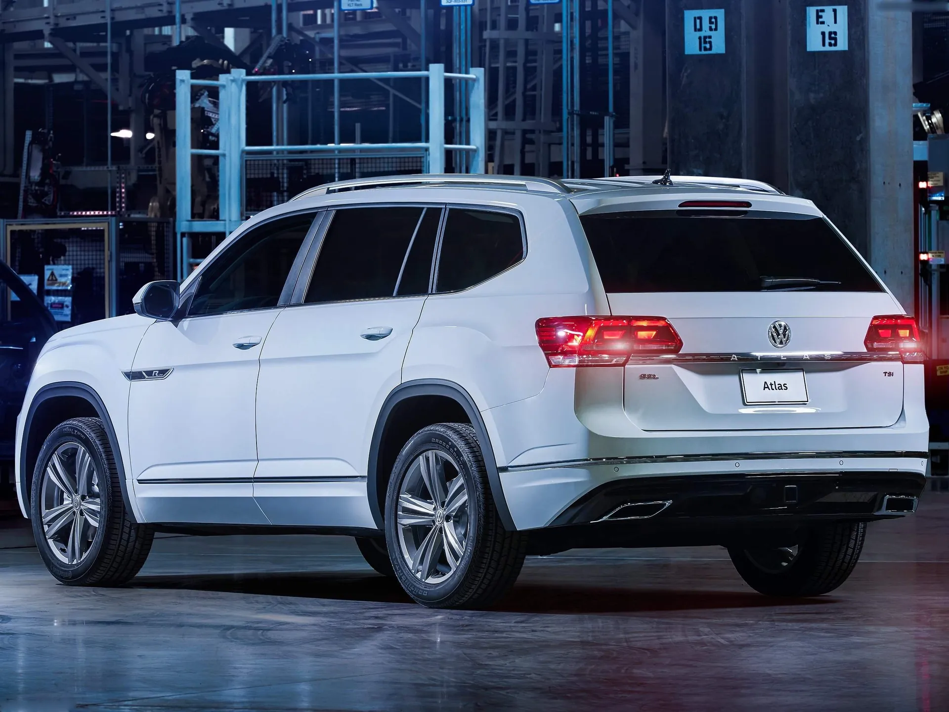 Volkswagen Atlas R-Line (2018) – zadní tříčtvrteční pohled