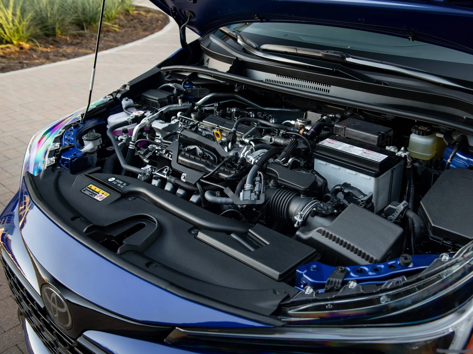 Toyota Corolla Hatchback (2023) – motorový prostor