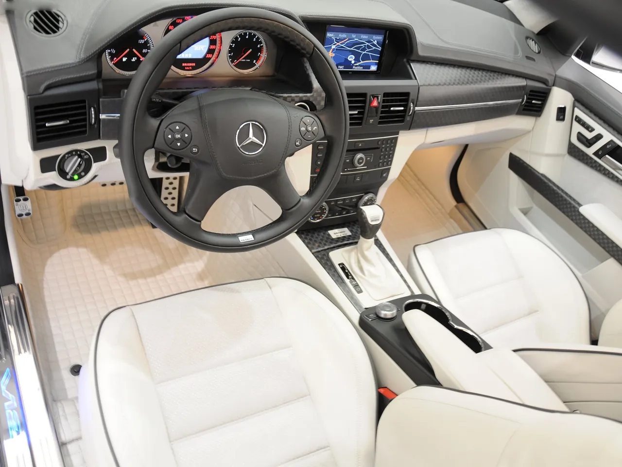 Brabus Mercedes Benz GLK V12 (2009) – interiér