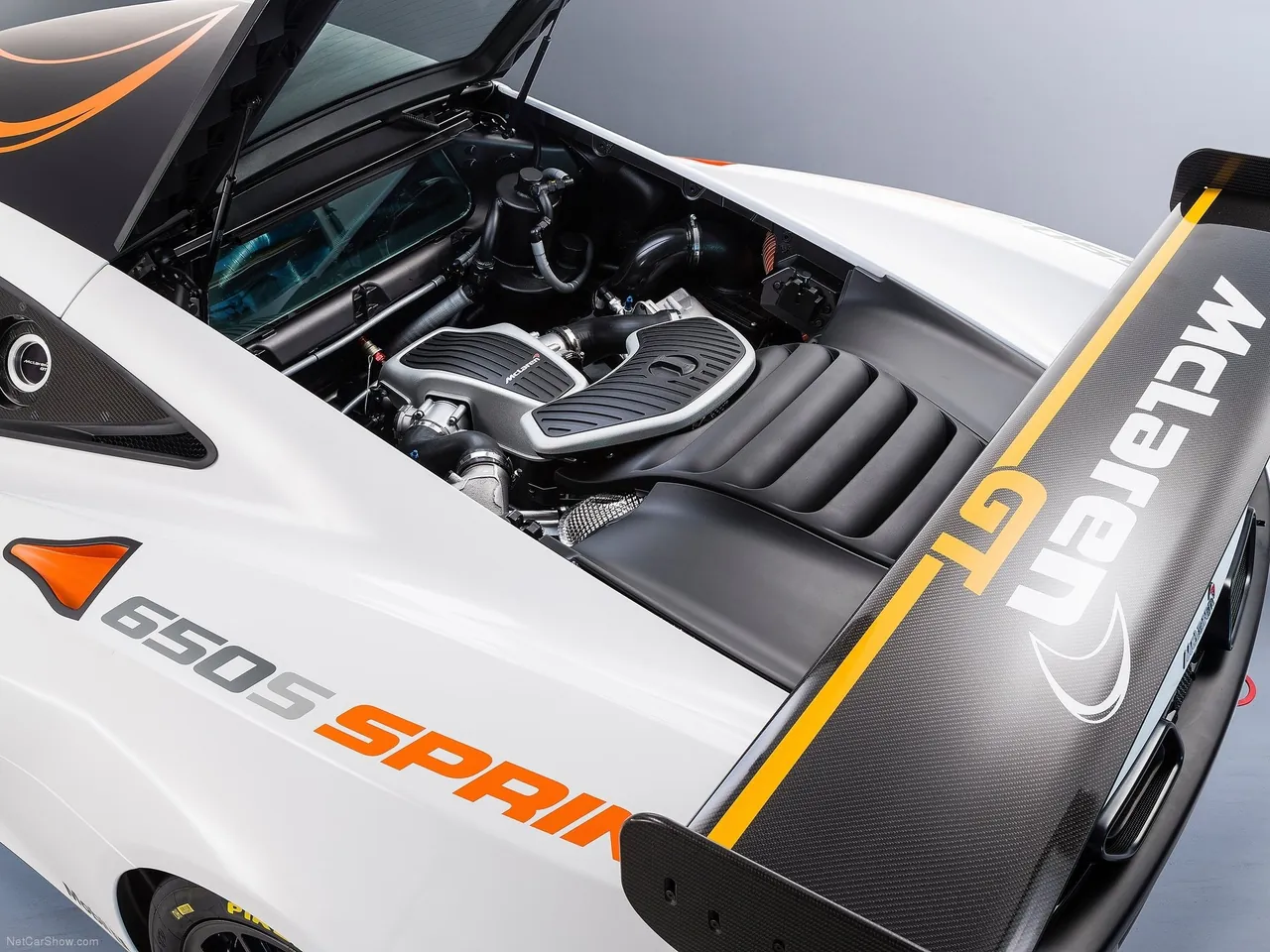 McLaren 650S Sprint (2015) – motorový prostor