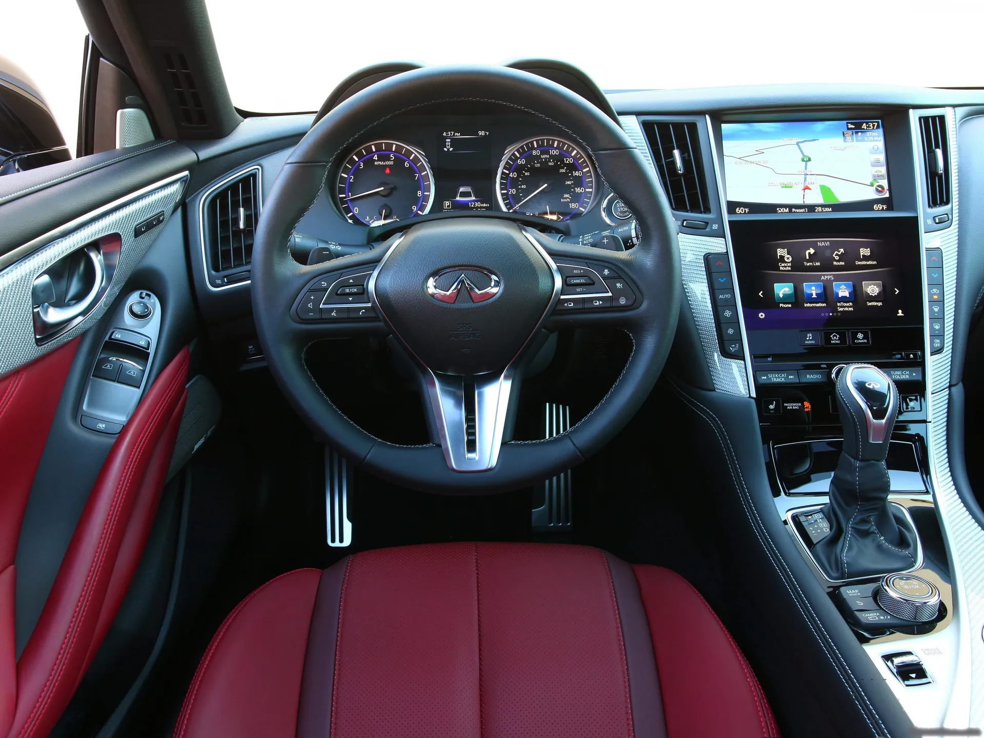 Infiniti Q60 (2017) – interiér