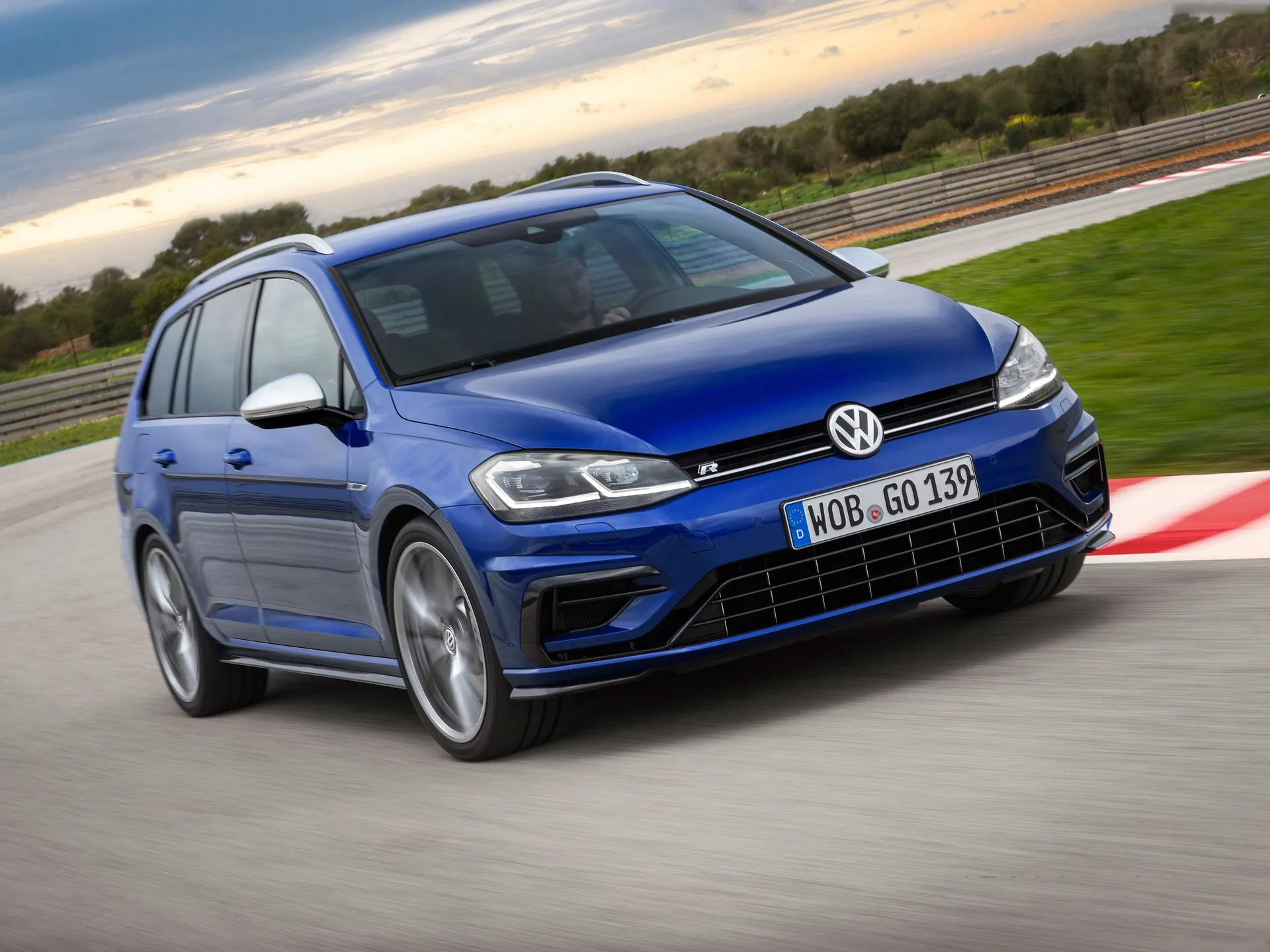 Volkswagen Golf R Variant (2017)