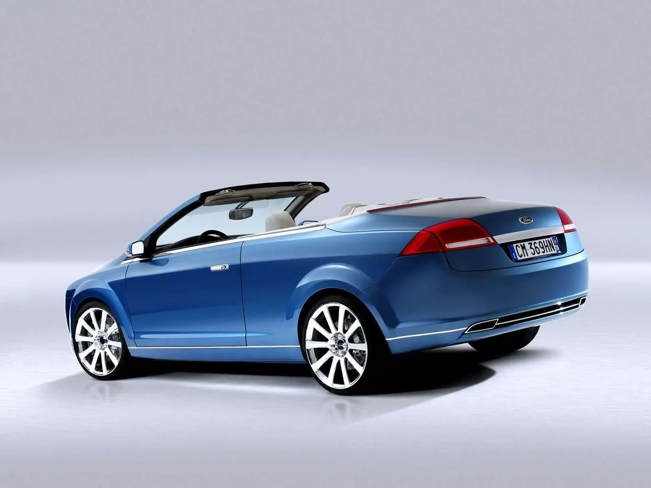 Ford Focus Vignale Concept (2004) – zadní tříčtvrteční pohled