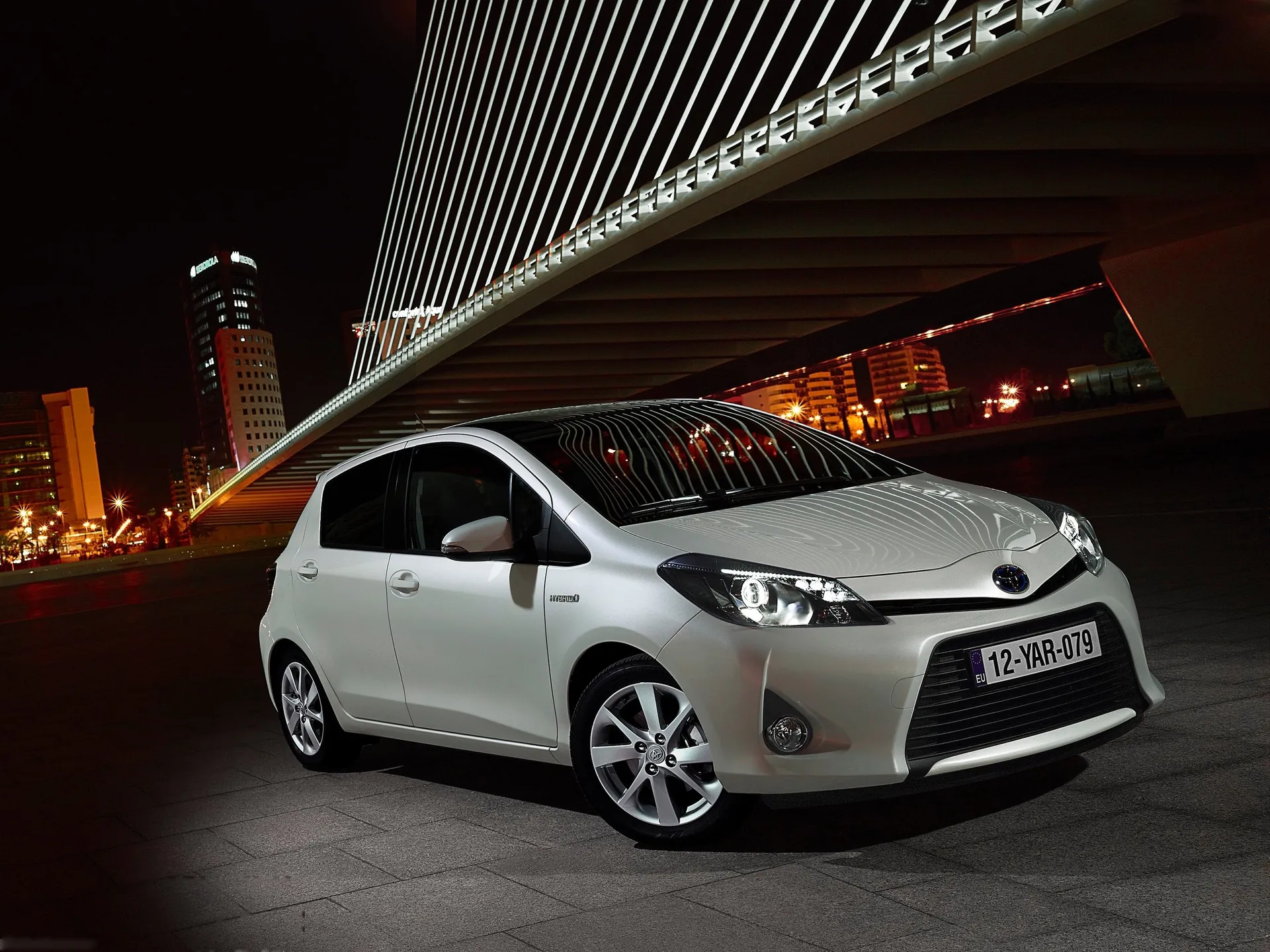 Toyota Yaris Hybrid (2013)
