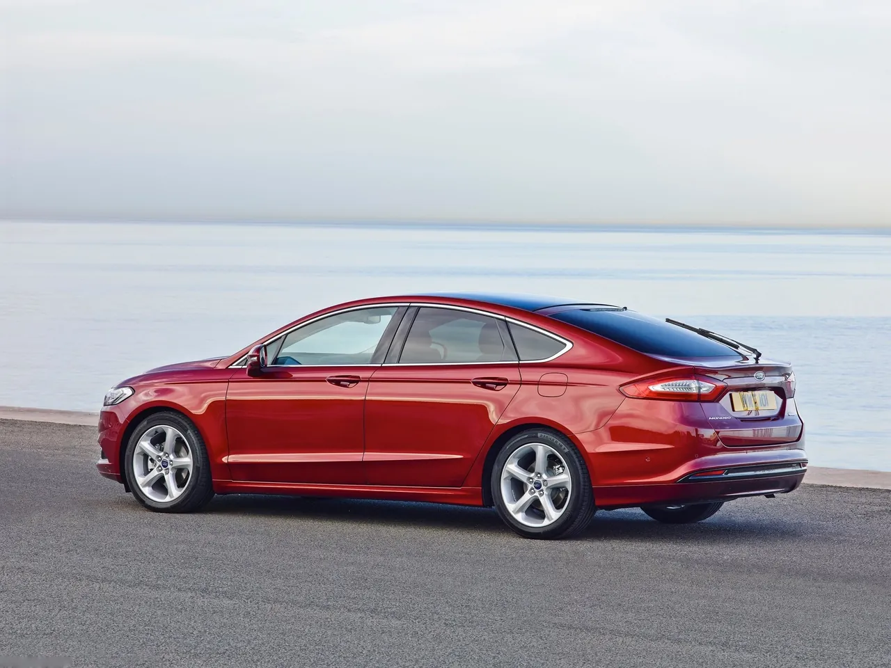Ford Mondeo (2015) – zadní tříčtvrteční pohled
