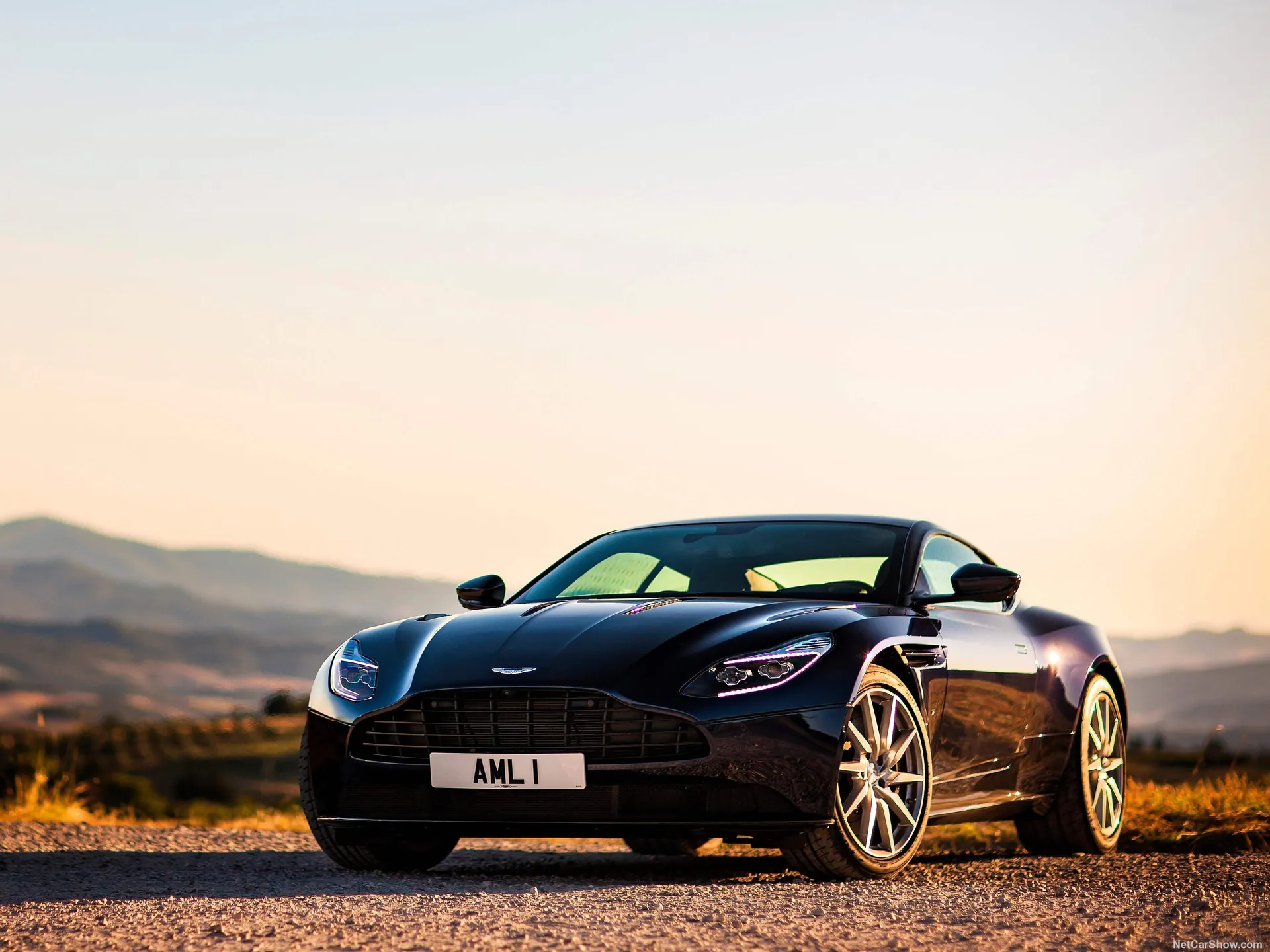 Aston Martin DB11 (2017)