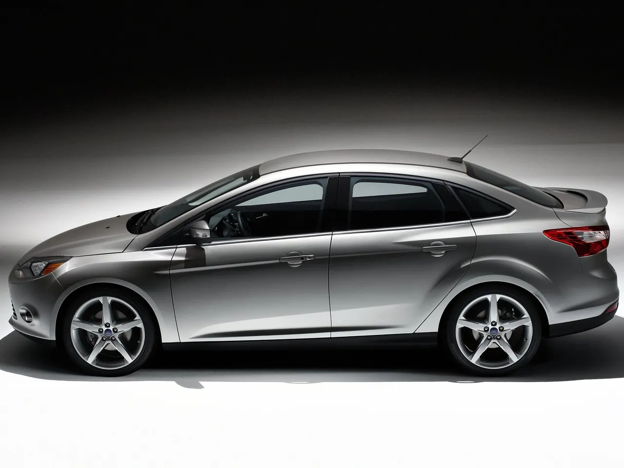 Ford Focus Sedan (2011) – boční profil