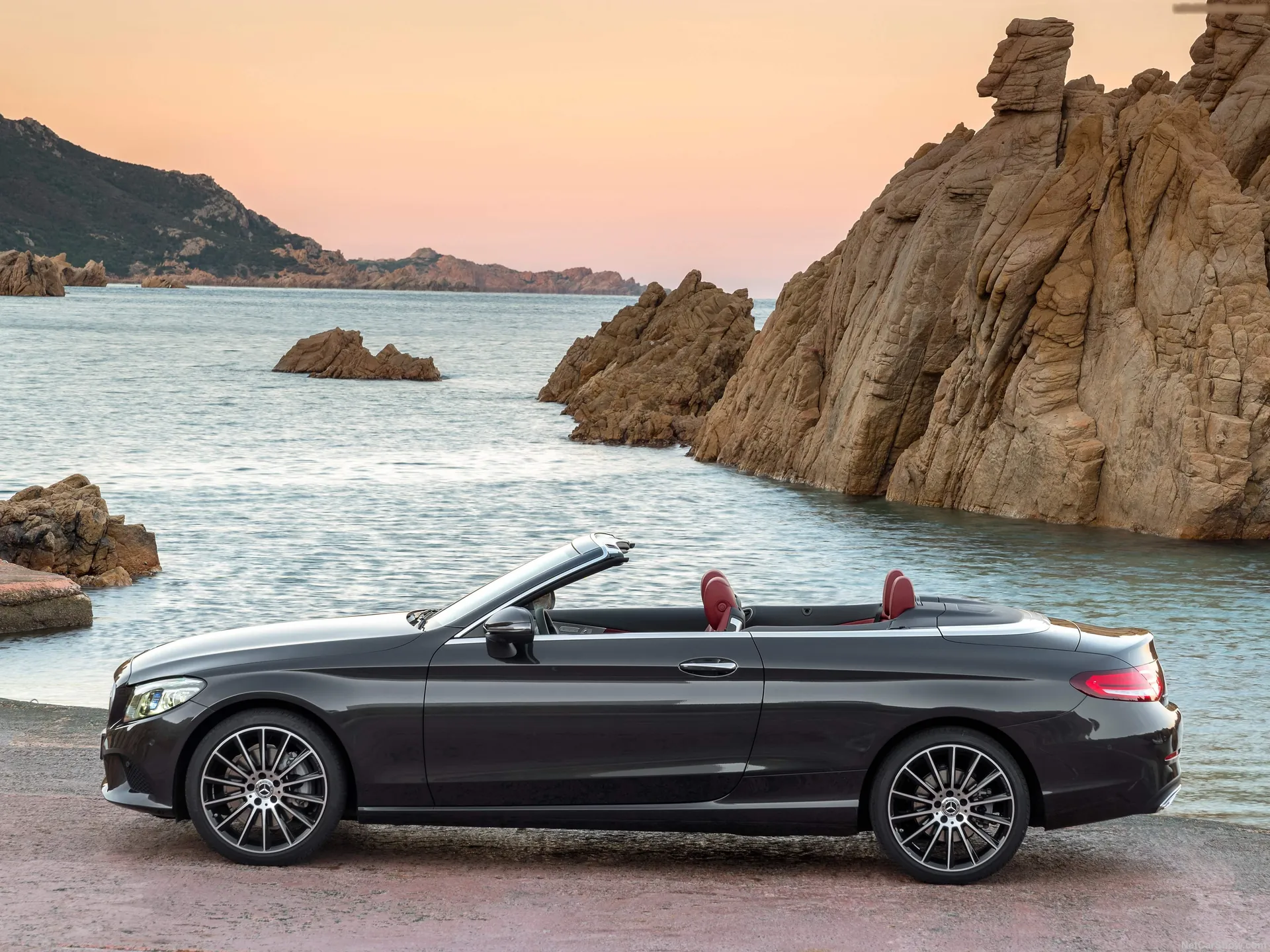 Mercedes-Benz C-Class Cabriolet (2019) – boční profil