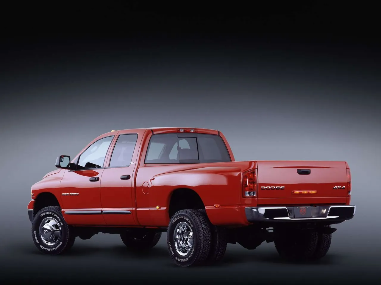 Dodge Ram (2003) – zadní tříčtvrteční pohled