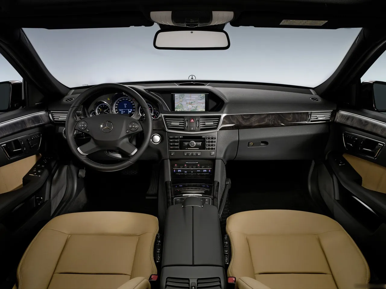 Mercedes-Benz E-Class (2010) – interiér
