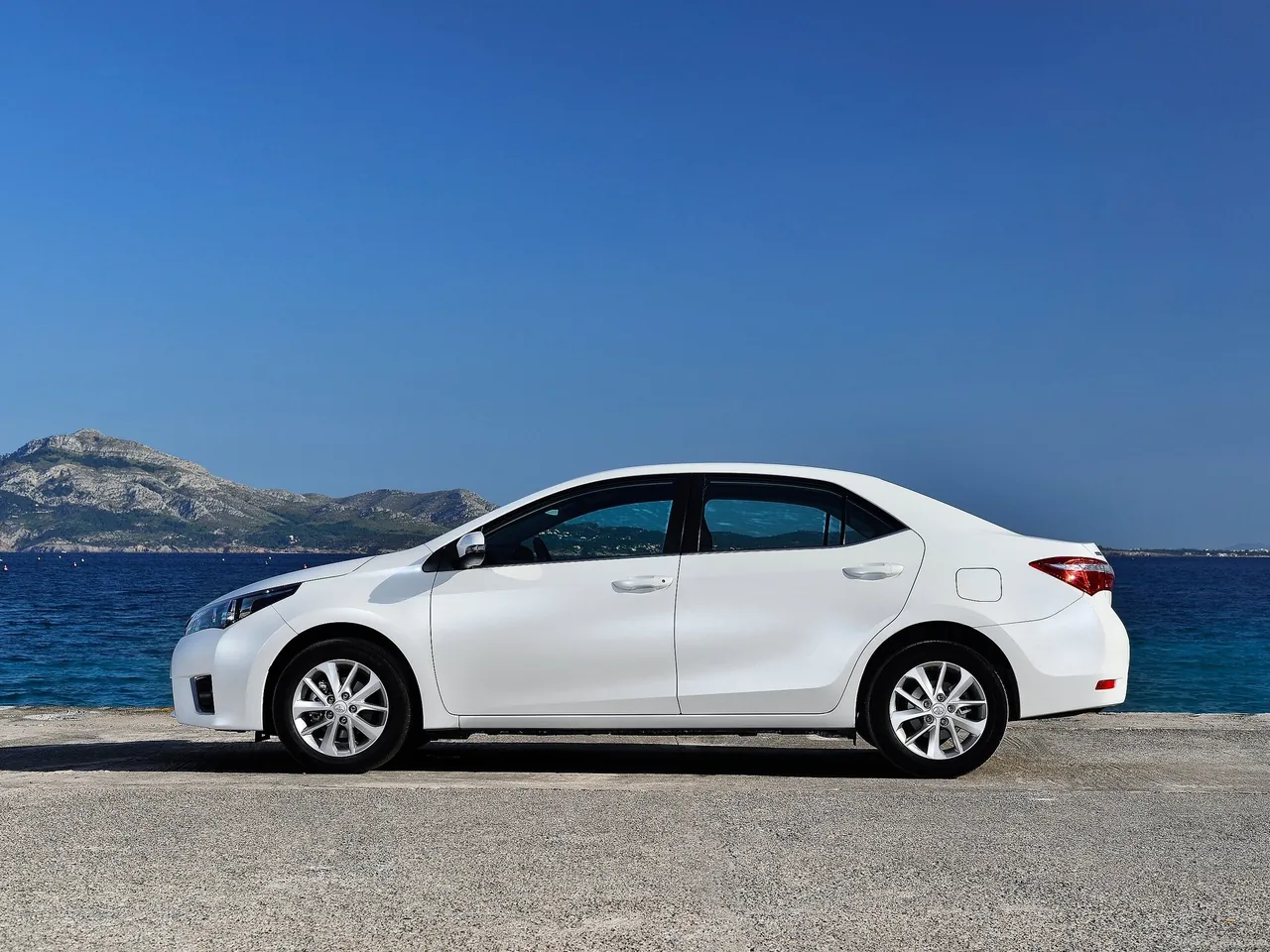 Toyota Corolla [EU] (2014) - Side Profile