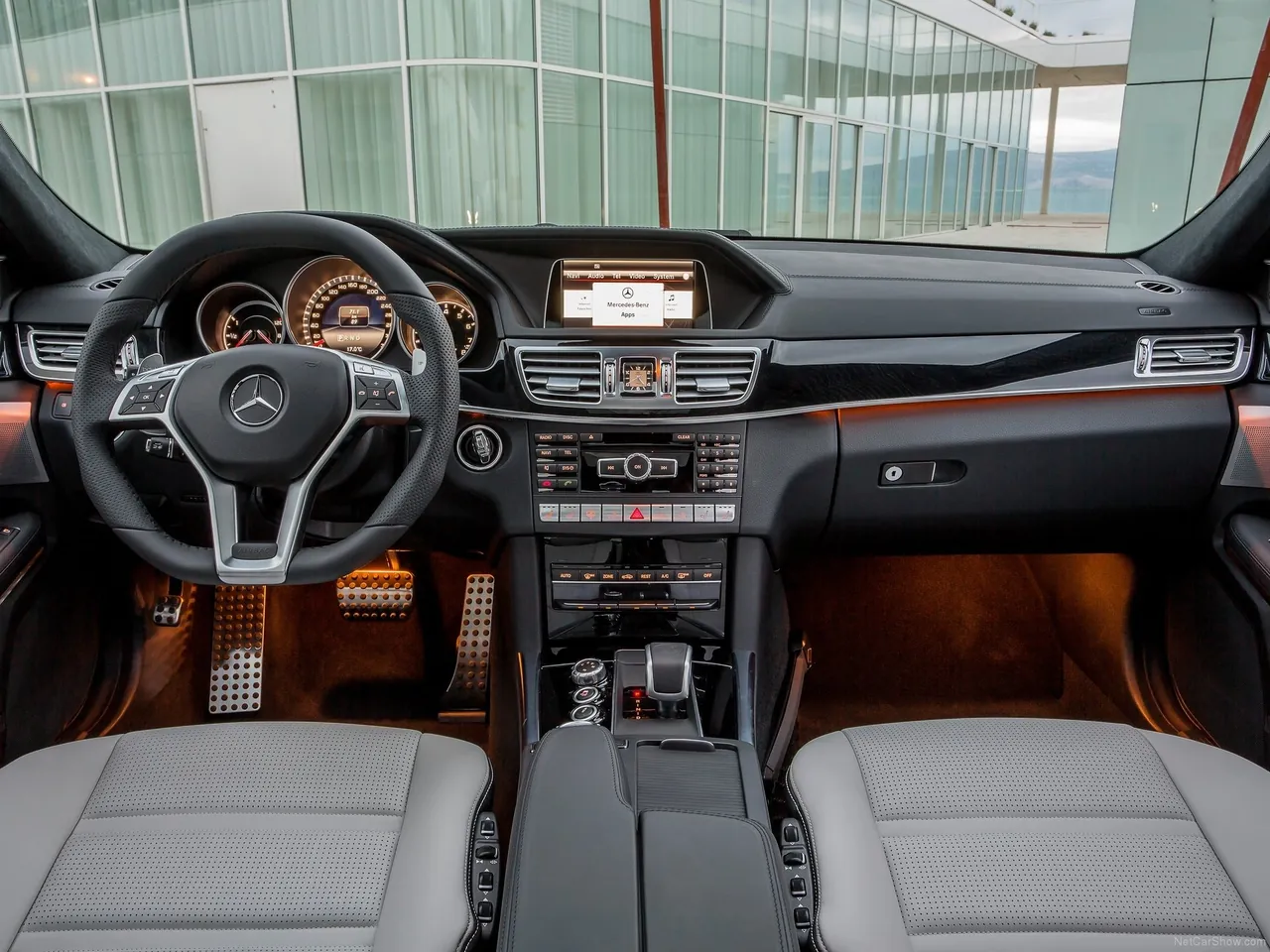 Mercedes-Benz E63 AMG (2014) - Interior