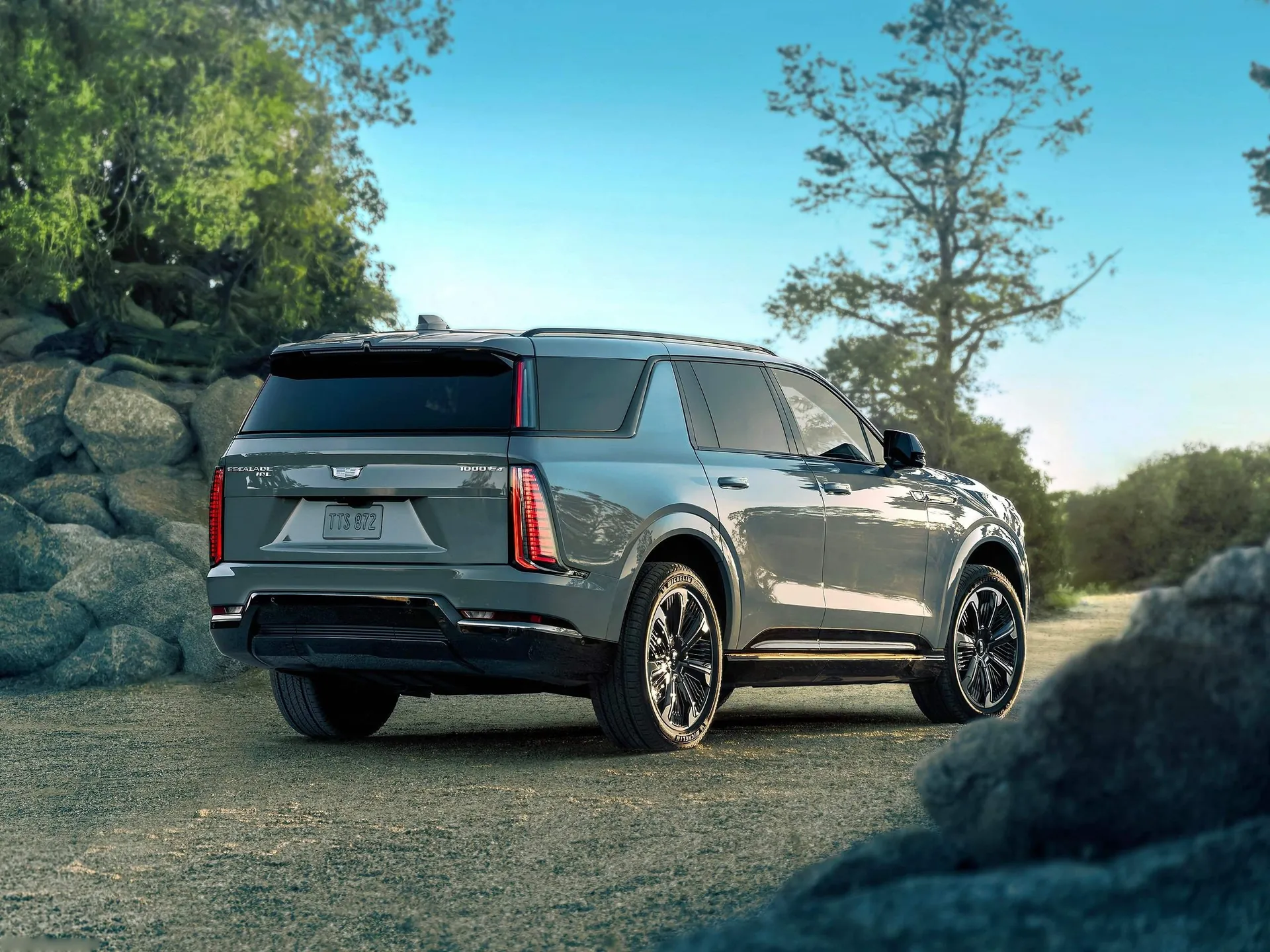 Cadillac Escalade IQL (2026) – zadní tříčtvrteční pohled