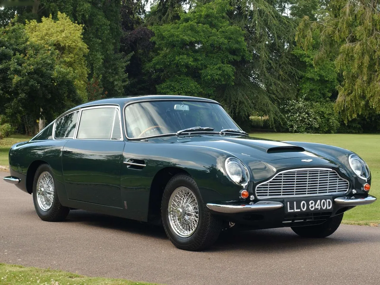 Aston Martin DB6 (1965)