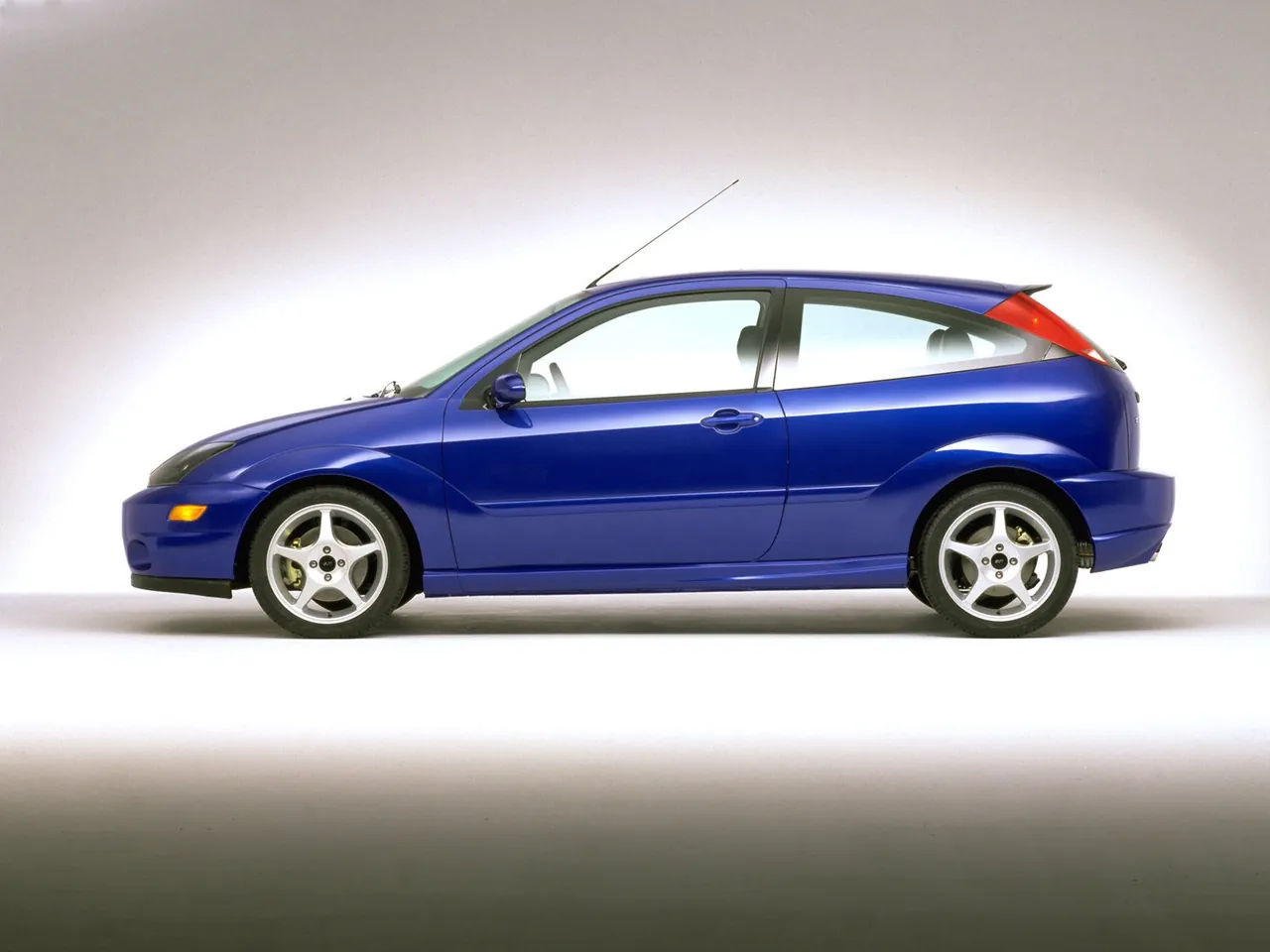 Ford SVT Focus (2002) – boční profil