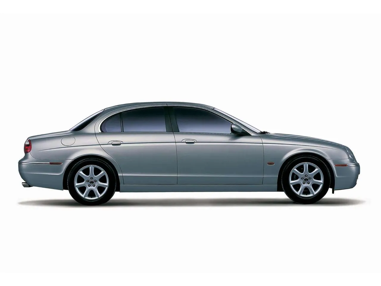 Jaguar SType R (2005) – boční profil