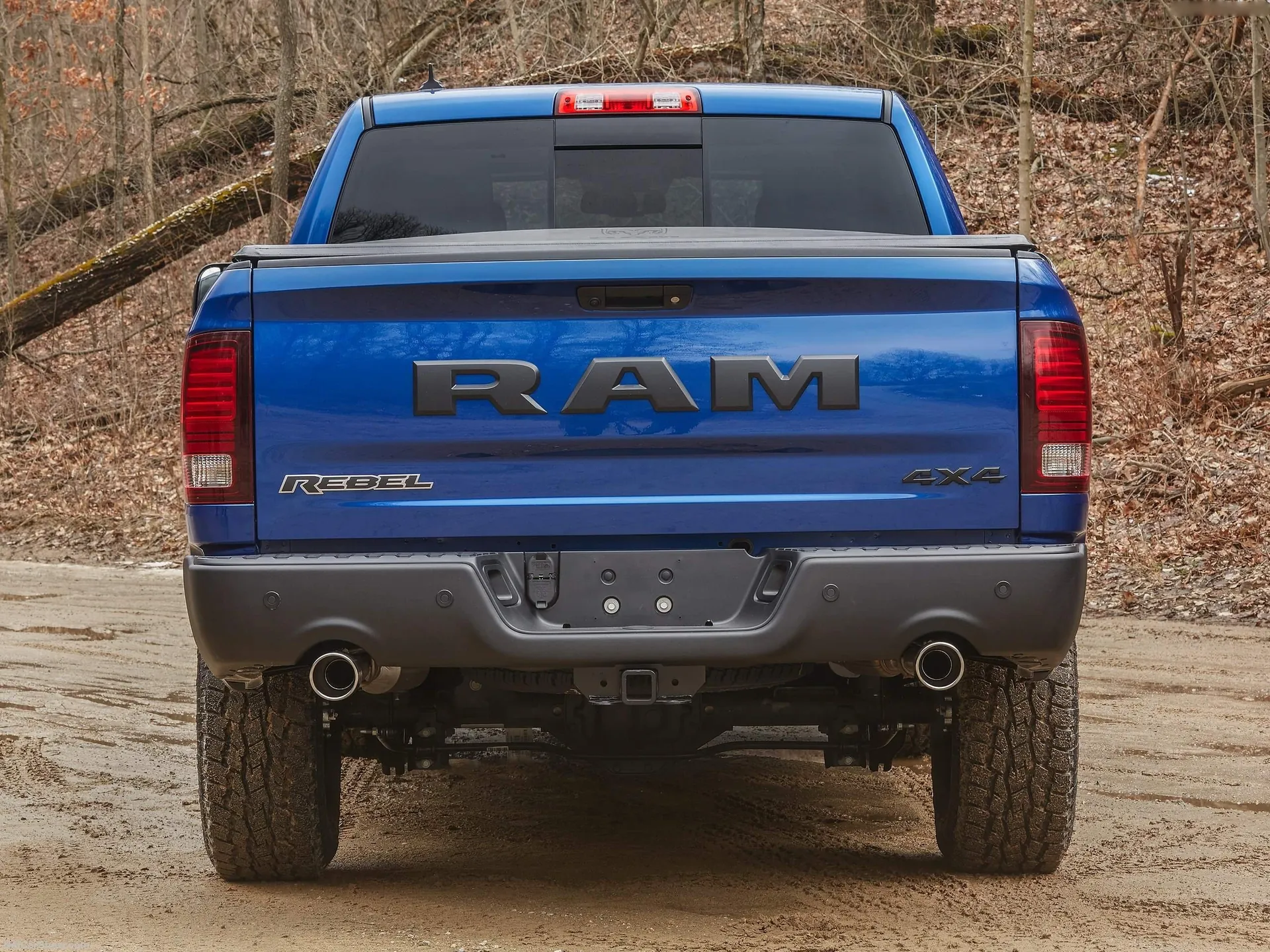 Ram 1500 Rebel Blue Streak (2017) – zezadu
