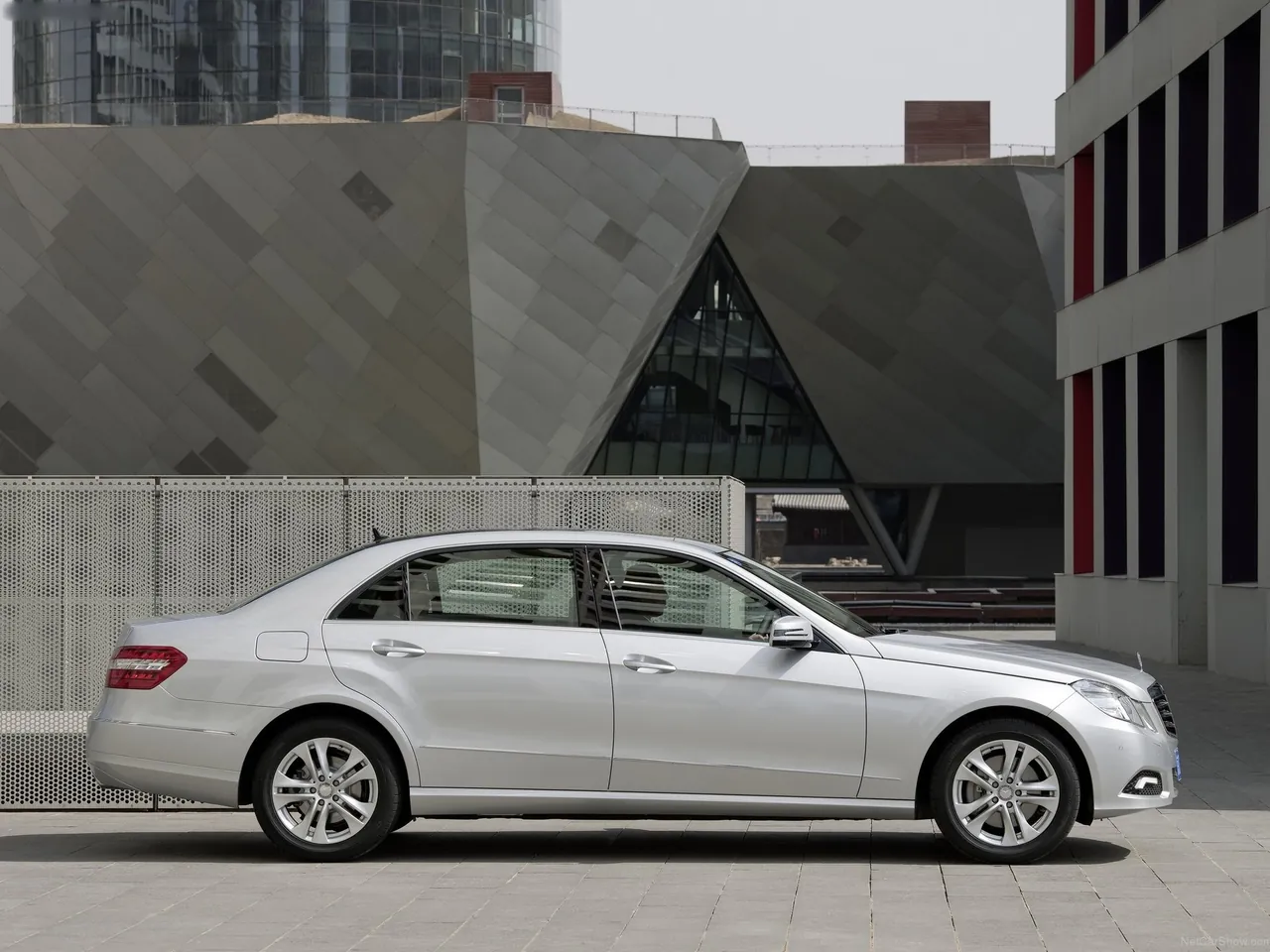 Mercedes-Benz E-Class L (2011) - Side Profile