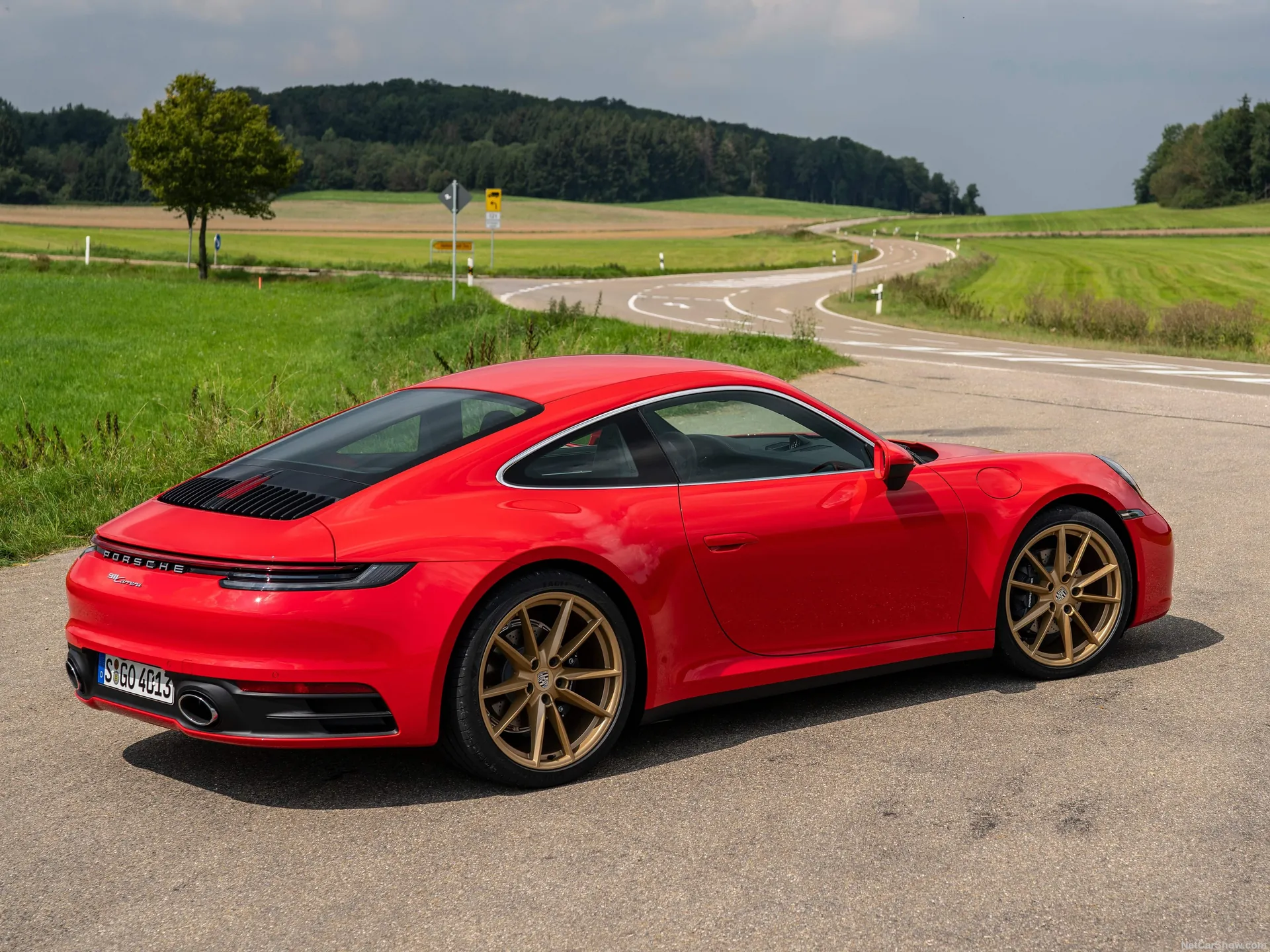 Porsche 911 Carrera Coupe (2020) – zadní tříčtvrteční pohled